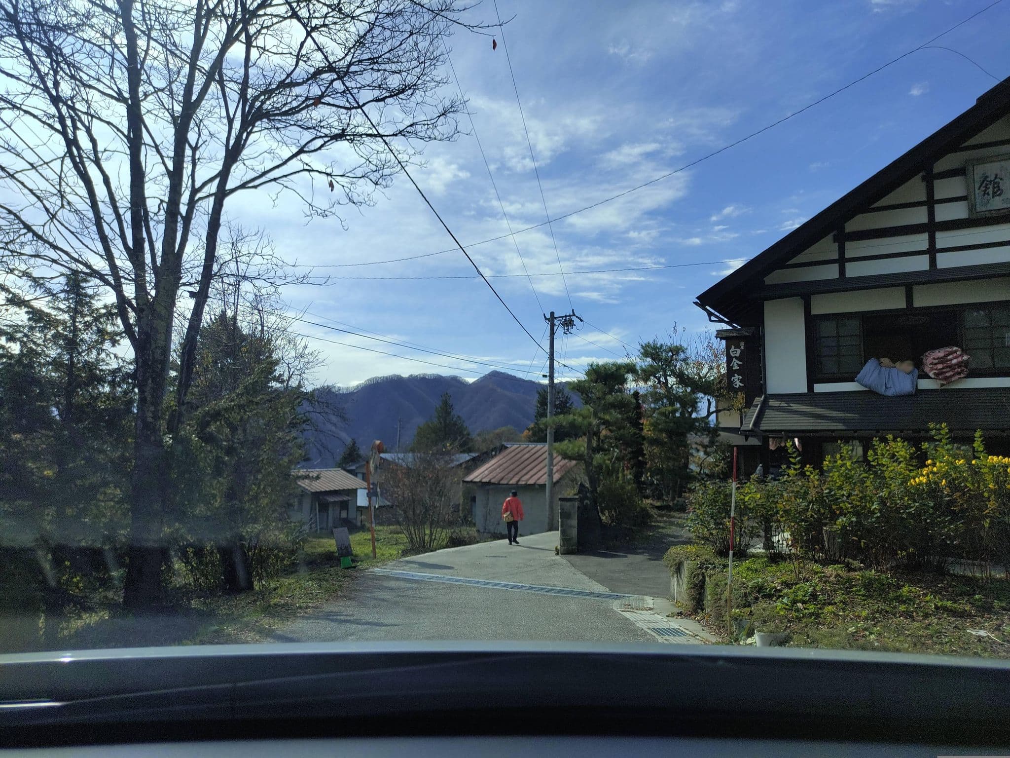 Street view near 宿屋 白金屋, Kashiwabara — © komoronokaze (CC BY-SA · Mapillary)