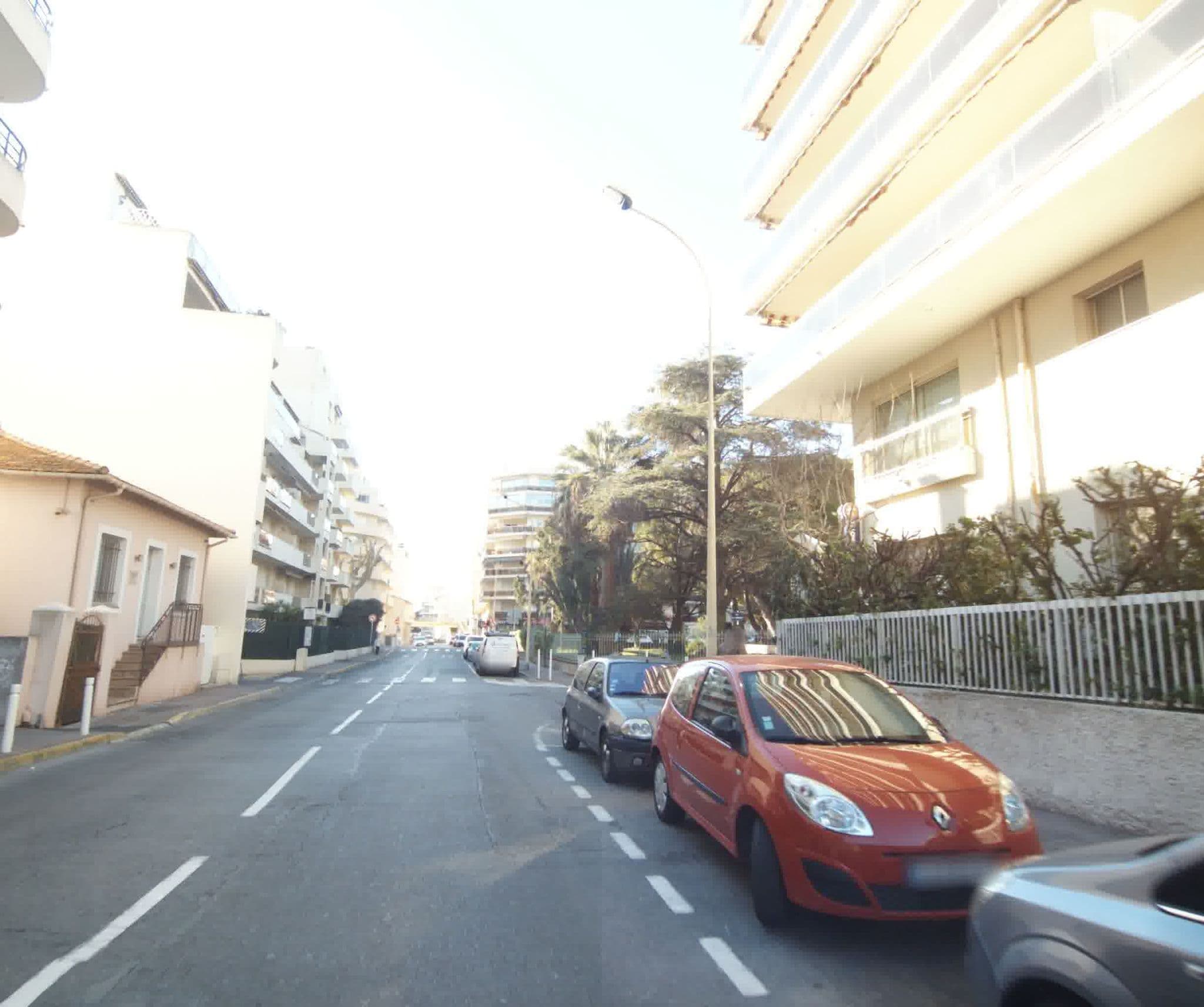 Street view near Hôtel Résidences Les Strélizias, Juan-les-Pins — © sogefi (CC BY-SA · Mapillary)