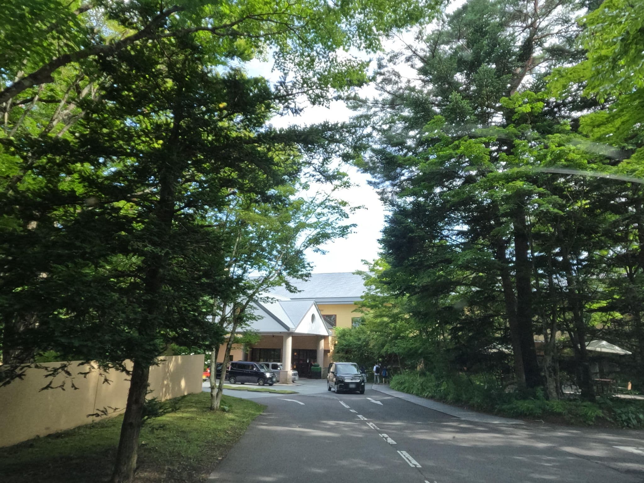 Street view near ホテルブレストンコート, Karuizawa — © rsnaru (CC BY-SA · Mapillary)