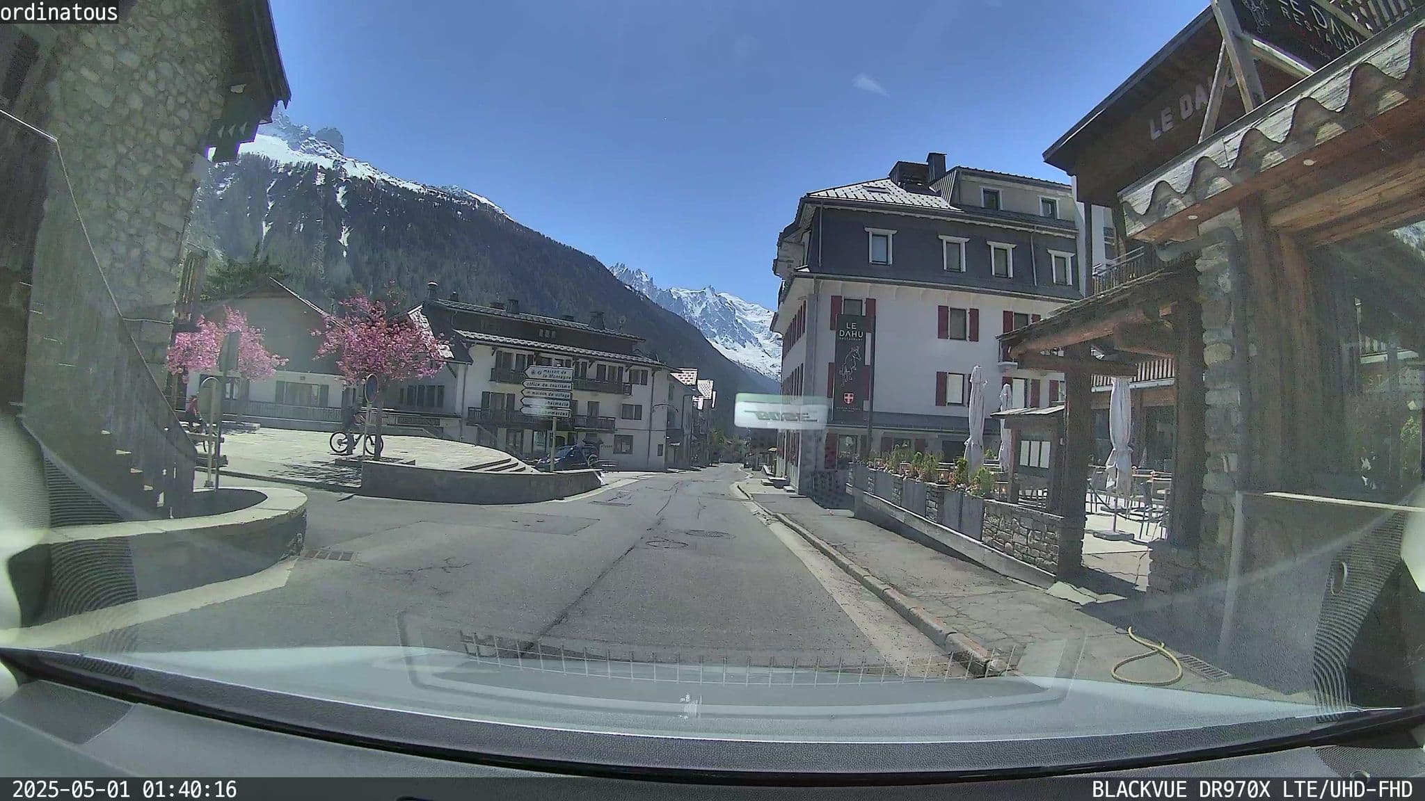 Street view near Le Dahu, Chamonix-Mont-Blanc — © ordinatous (CC BY-SA · Mapillary)
