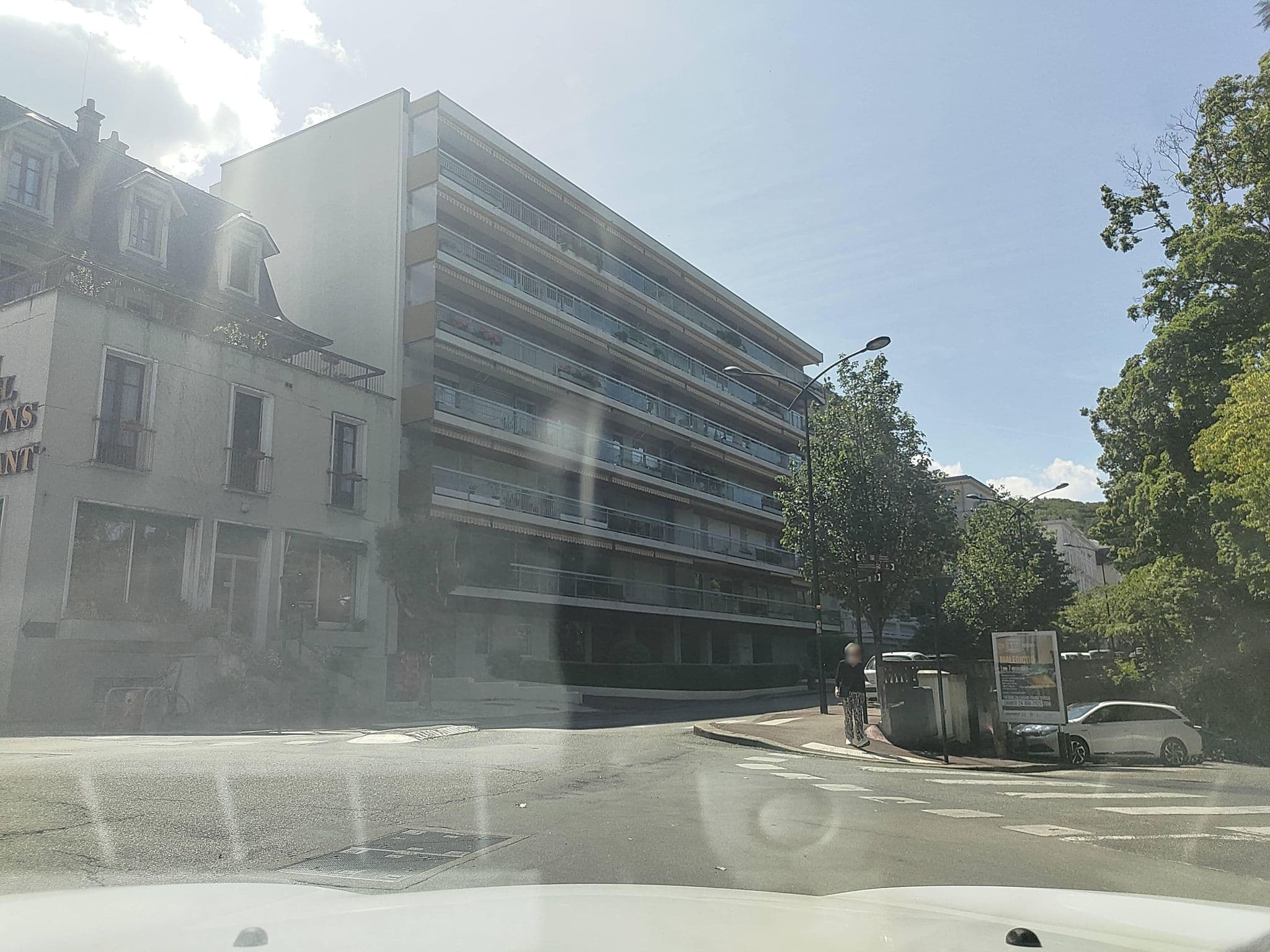 Street view near Hôtel des Bains, Aix-les-Bains — © MatthieuF4FNE (CC BY-SA · Mapillary)