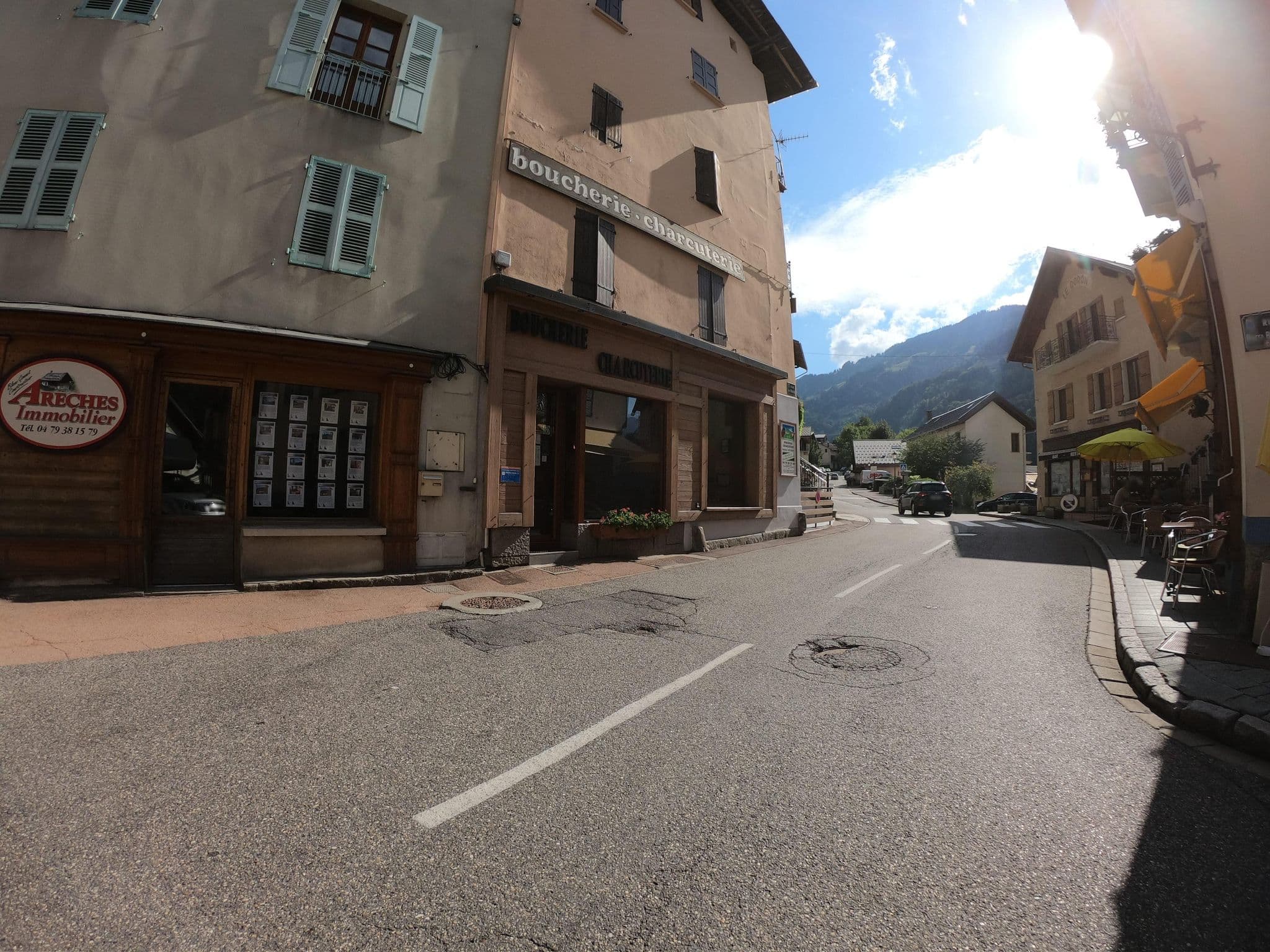Street view near Hostellerie du Doron, Beaufort — © joostjakob (CC BY-SA · Mapillary)