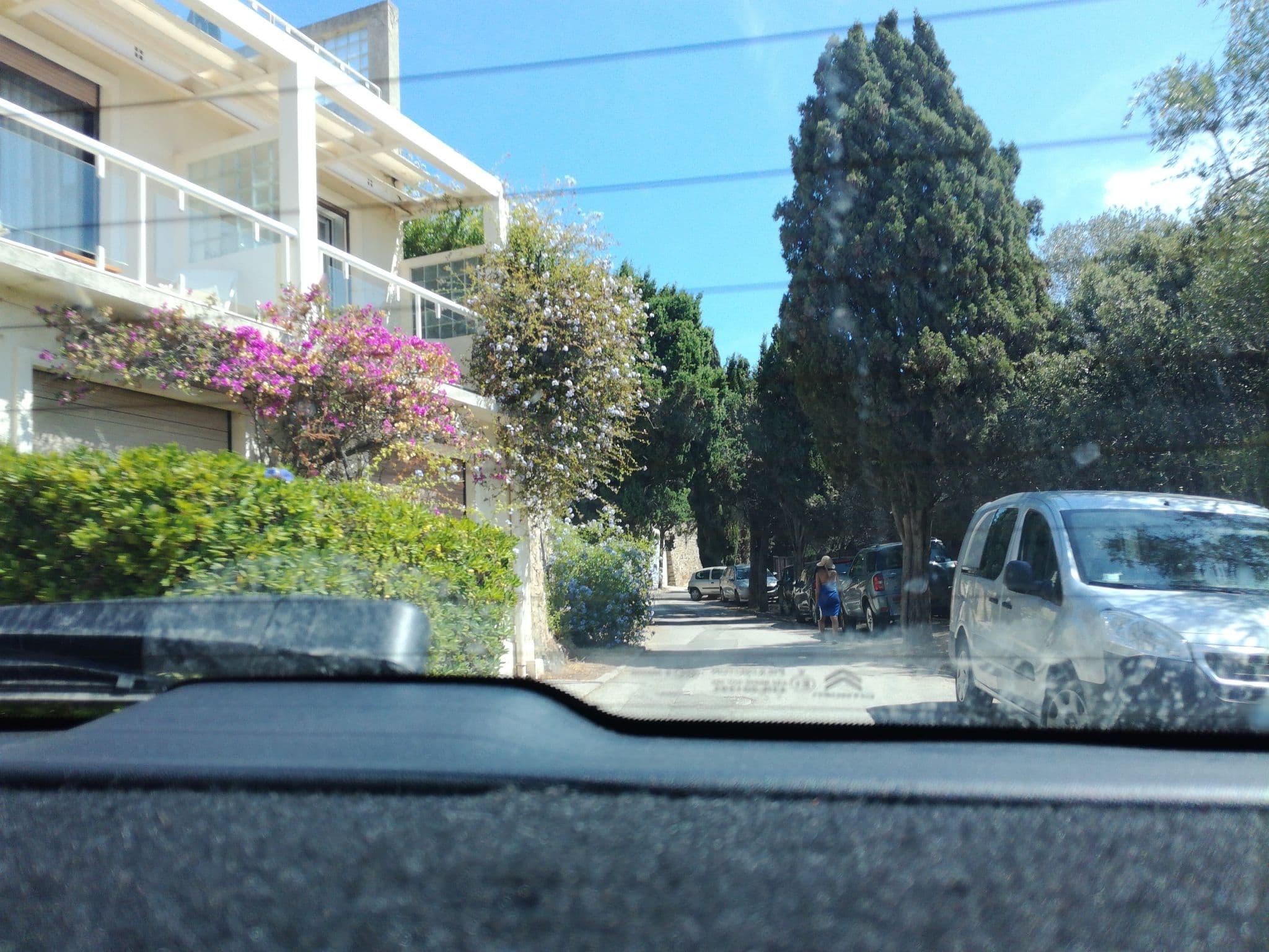 Street view near Le Provençal, Carqueiranne — © baptistemm (CC BY-SA · Mapillary)