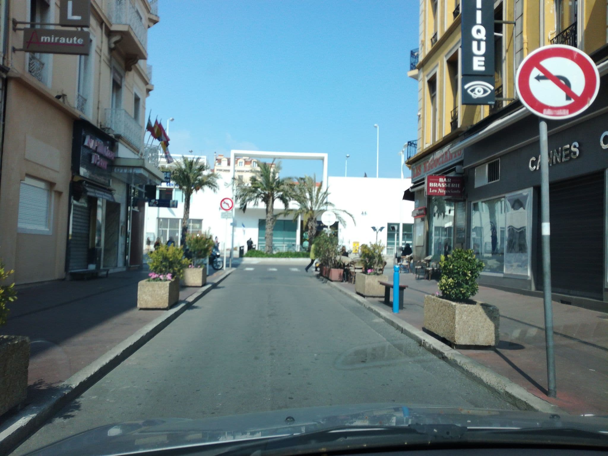 Street view near Amirauté, Cannes — © baptistemm (CC BY-SA · Mapillary)