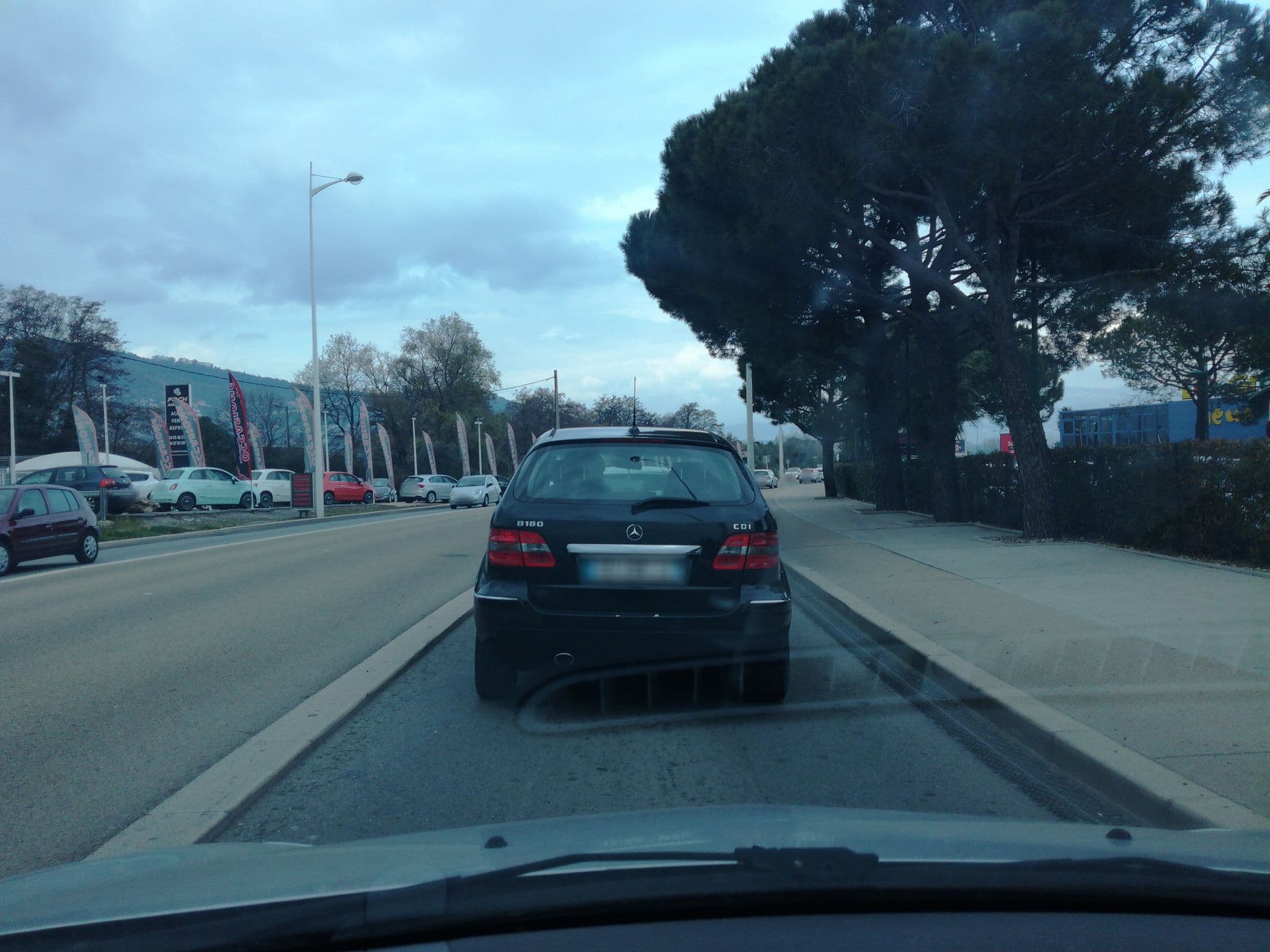 Street view near Balladins, Mandelieu-la-Napoule — © baptistemm (CC BY-SA · Mapillary)