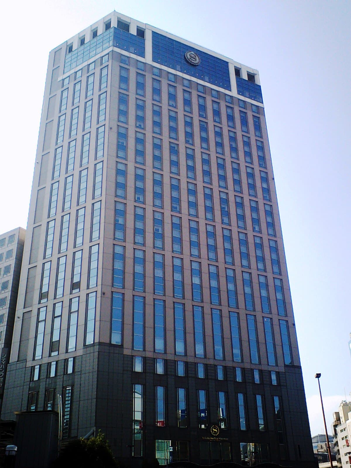 横浜ベイシェラトンホテル&タワーズ (Yokohama Bay Sheraton Hotel & Towers) (via Wikimedia Commons, CC BY-SA 3.0)