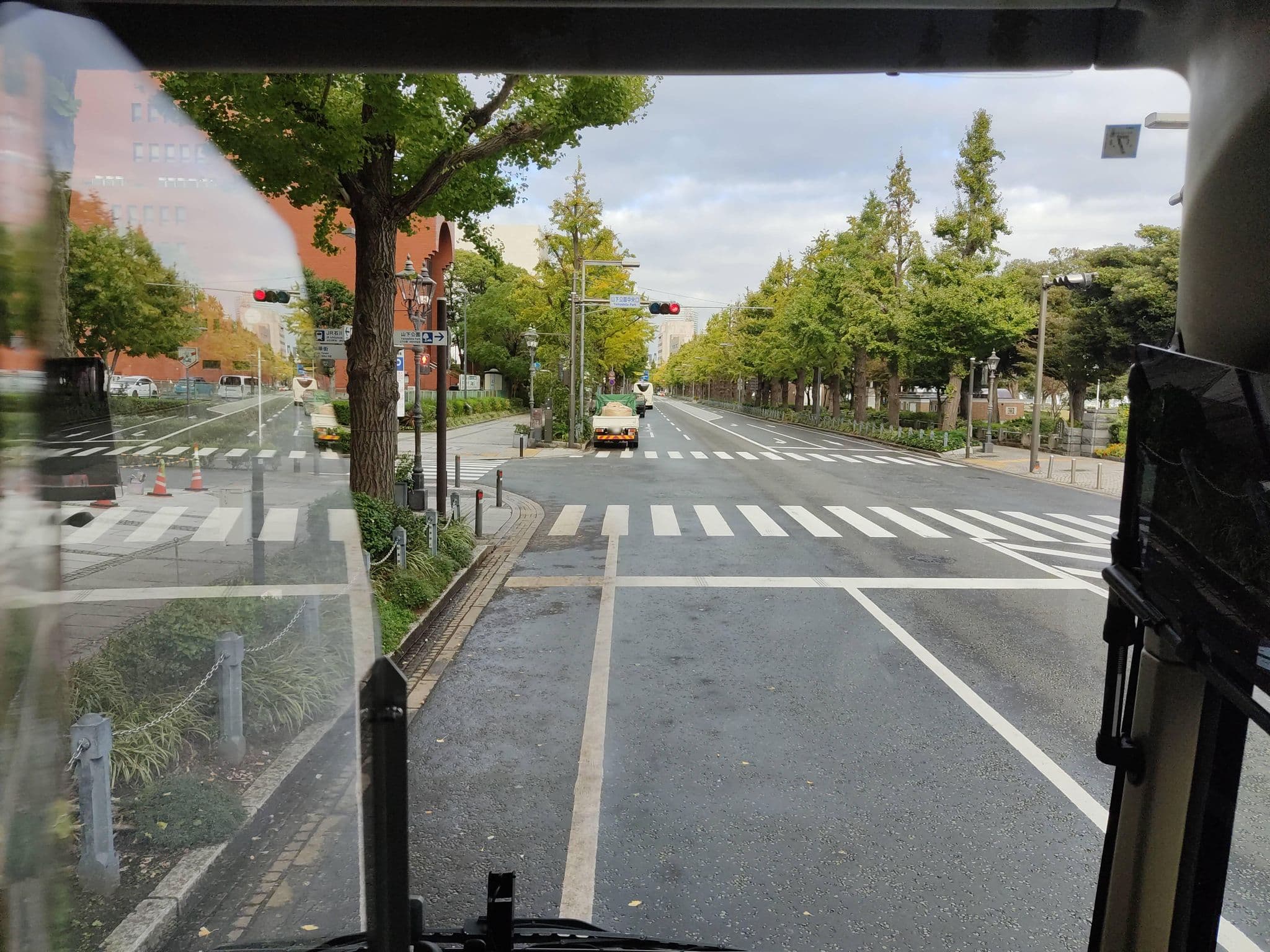 Street view near ホテルニューグランド, Yokohama — © tonoyamatanken (CC BY-SA · Mapillary)