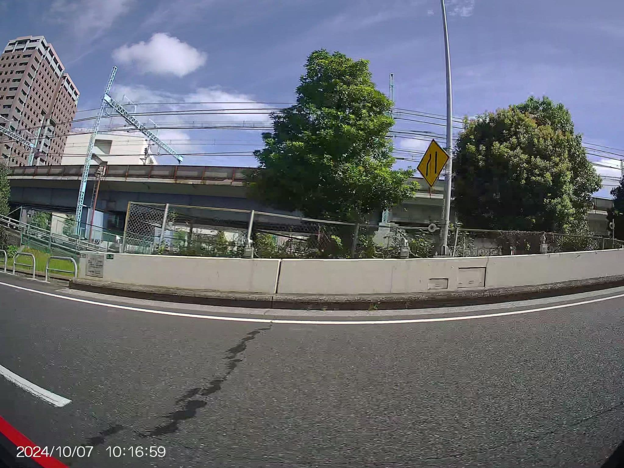 Street view near ホテルラルーン, Yokohama — © mitz (CC BY-SA · Mapillary)
