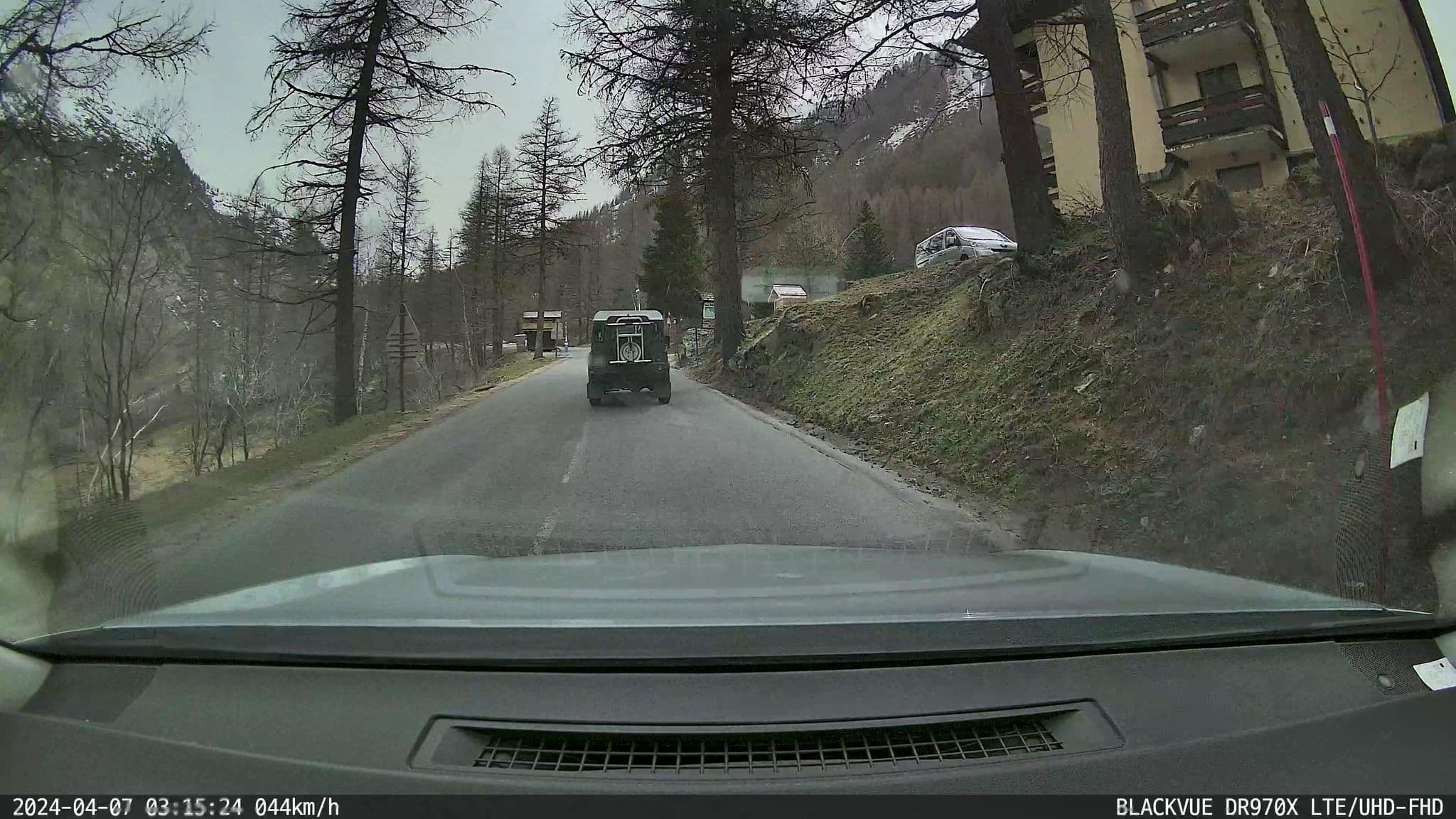Street view near Chalet Skiroc, Chamonix-Mont-Blanc — © ordinatous (CC BY-SA · Mapillary)