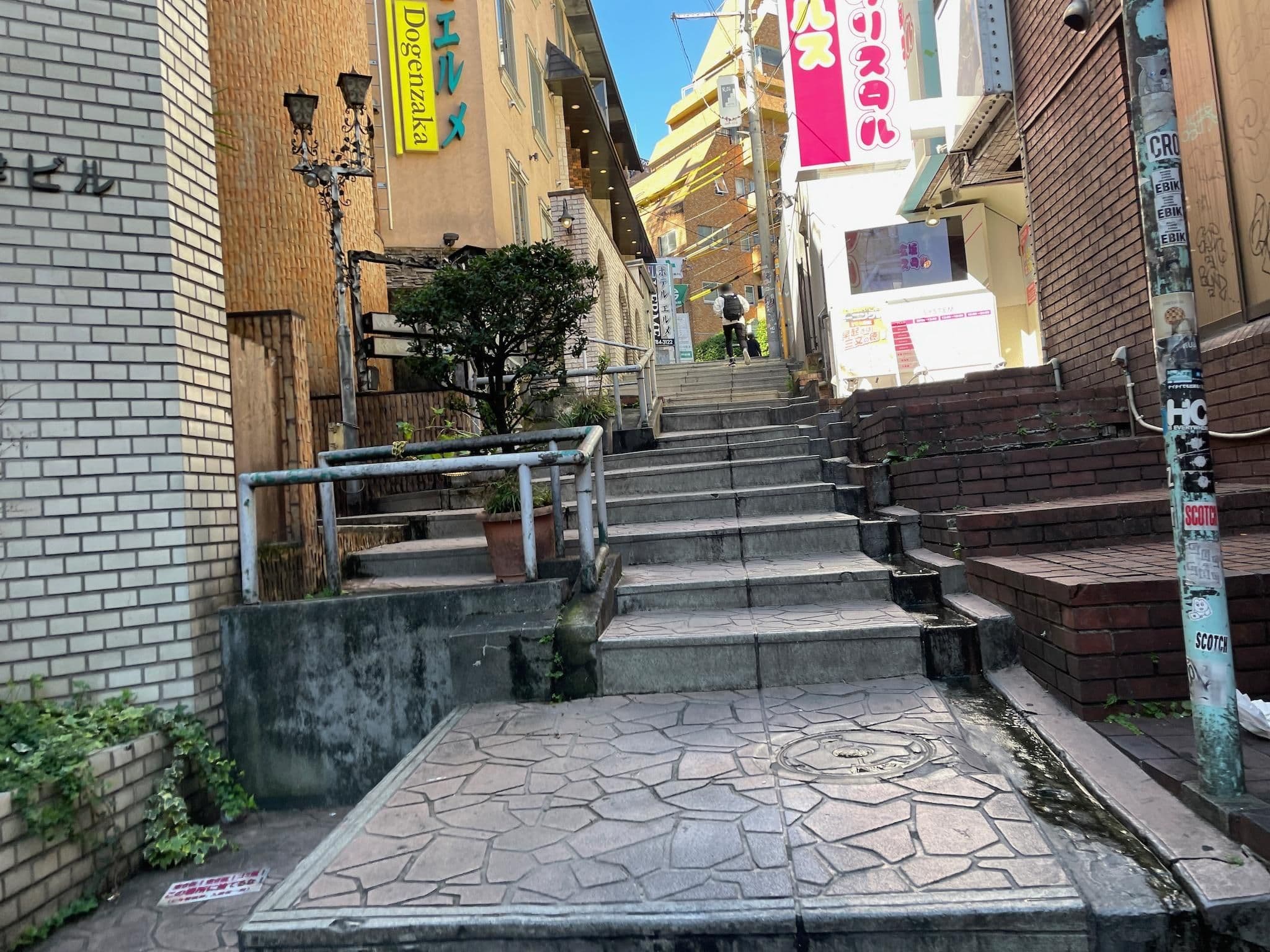 Street view near Hotel Diamond, Sakuragaokachō — © musashino5 (CC BY-SA · Mapillary)