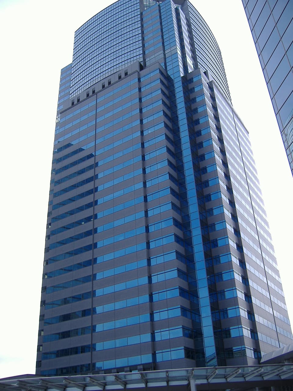 InterContinental the Strings Tokyo (via Wikimedia Commons, CC BY-SA 3.0)