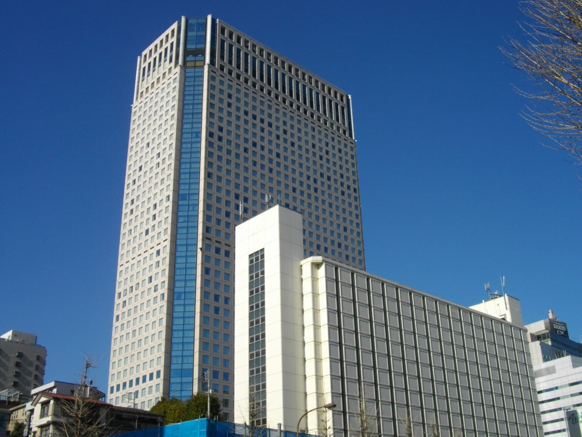 品川プリンスホテル (Shinagawa Prince Hotel) (via Wikimedia Commons, Public domain)