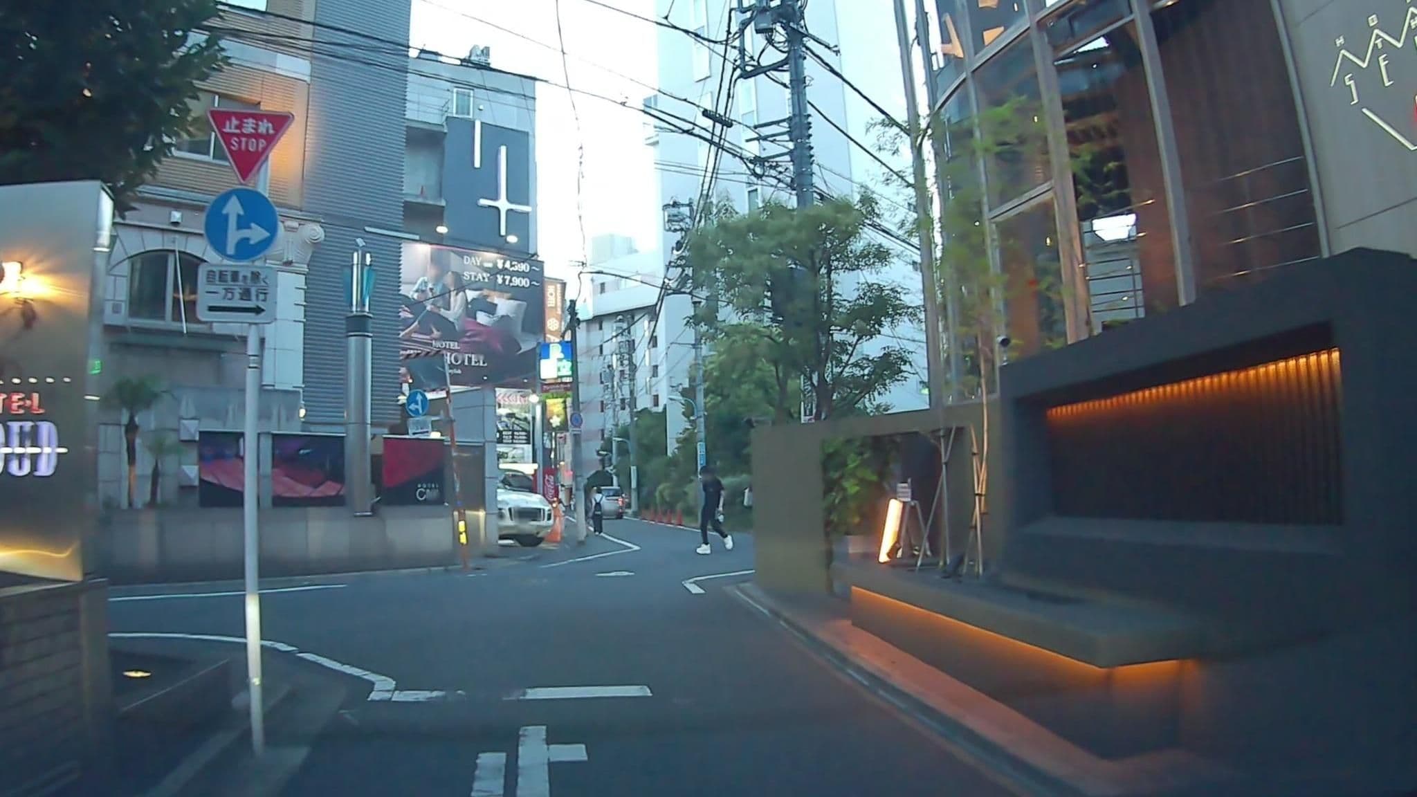 Street view near エンペラータワー石庭, Kabukicho — © mzaki (CC BY-SA · Mapillary)