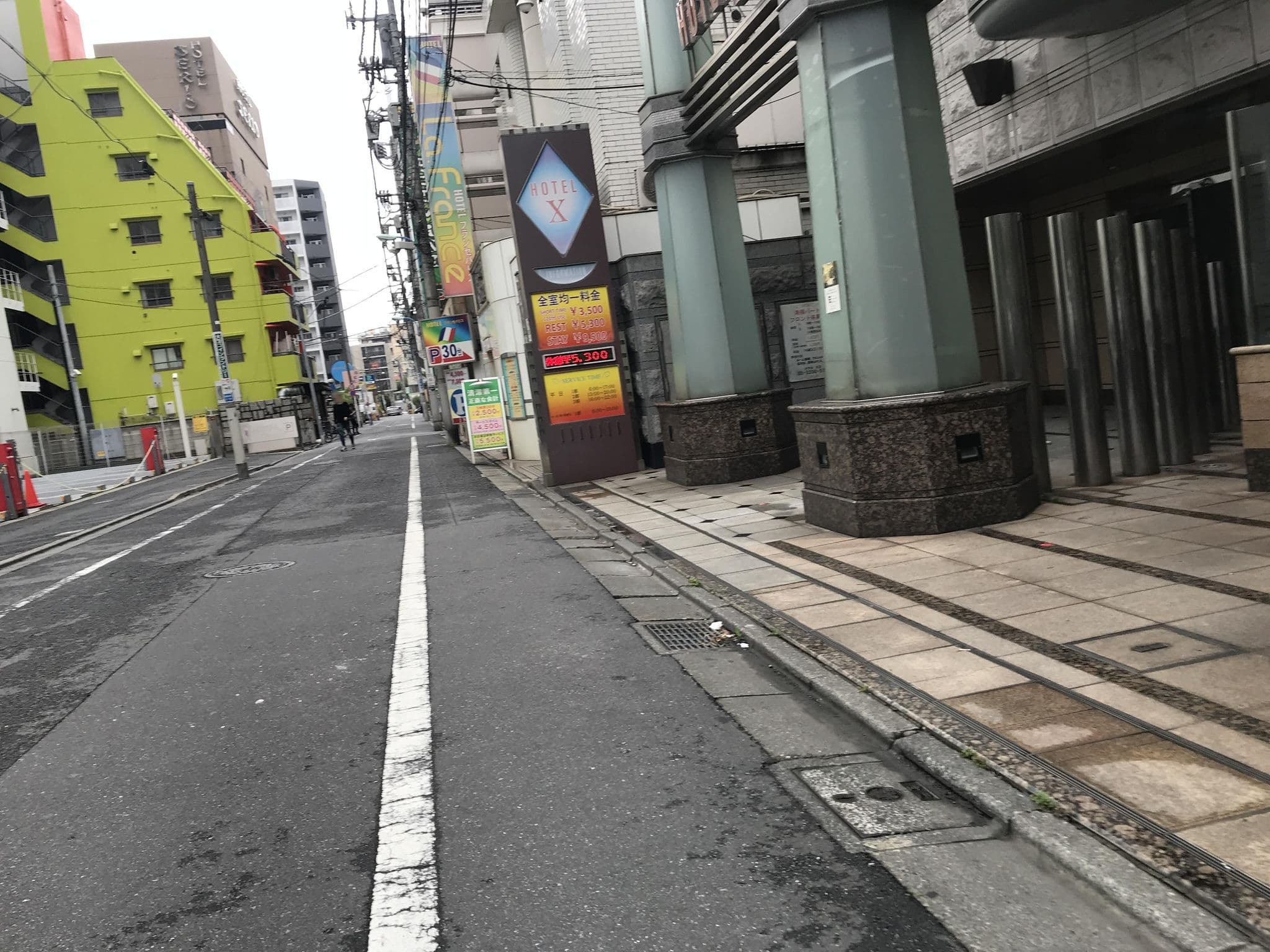 Street view near ホテルミント歌舞伎町店, Kabukicho — © musashino5 (CC BY-SA · Mapillary)