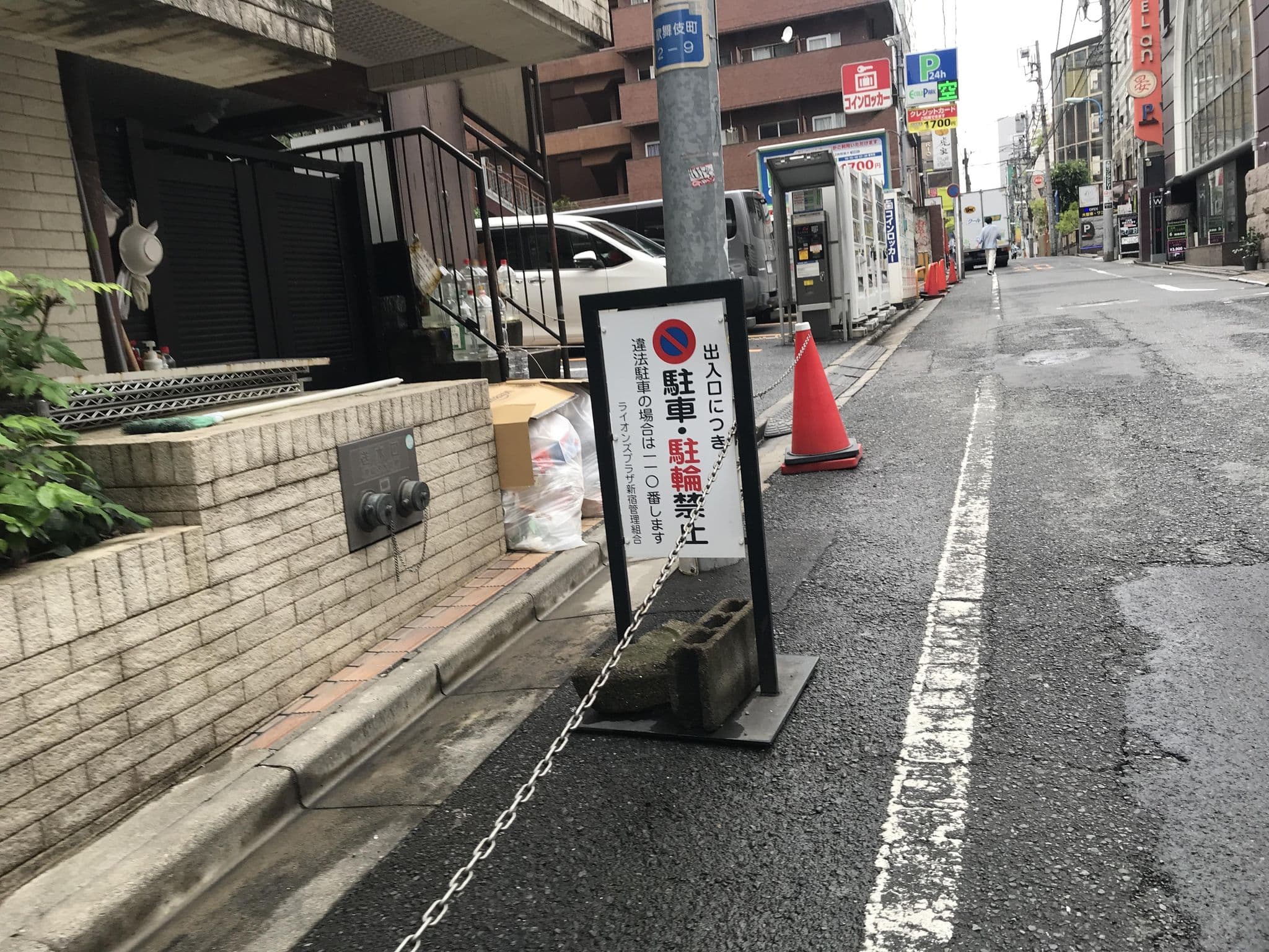 Street view near HOTEL AVYSS, Kabukicho — © musashino5 (CC BY-SA · Mapillary)