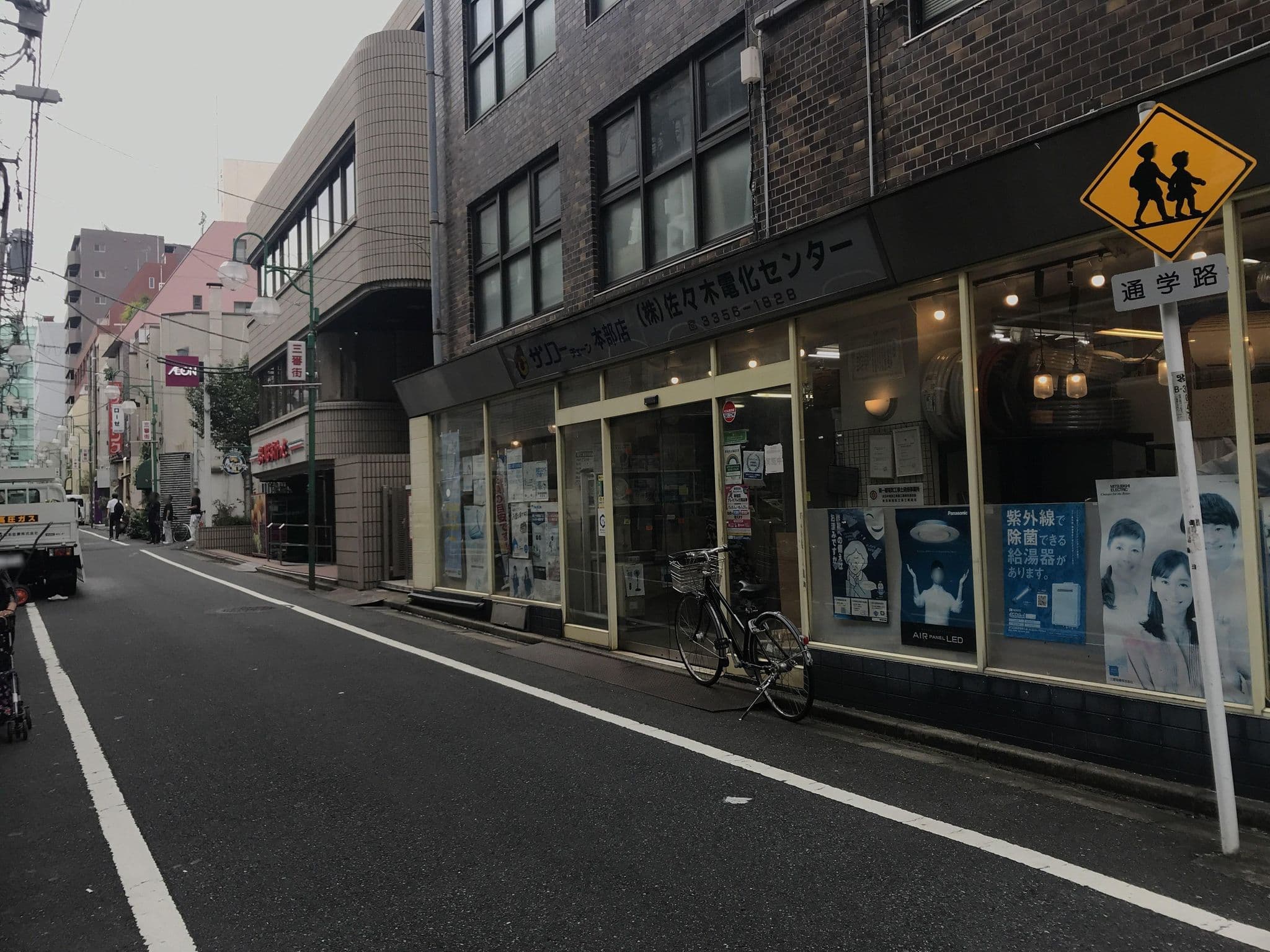 Street view near 新宿シェアハウス, Shinjuku — © musashino5 (CC BY-SA · Mapillary)