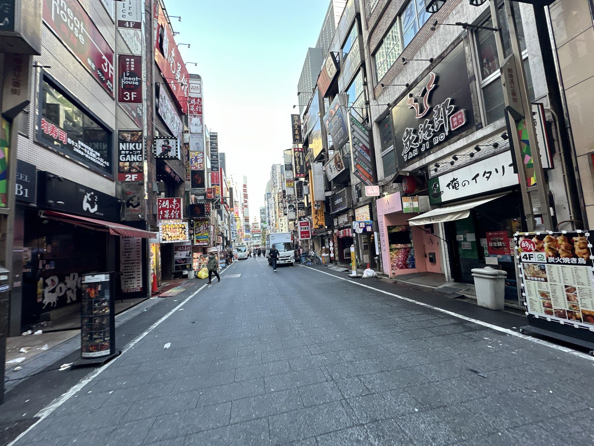 Street view near レンタルルームFiji, Kabukicho — © loglogy (CC BY-SA · Mapillary)