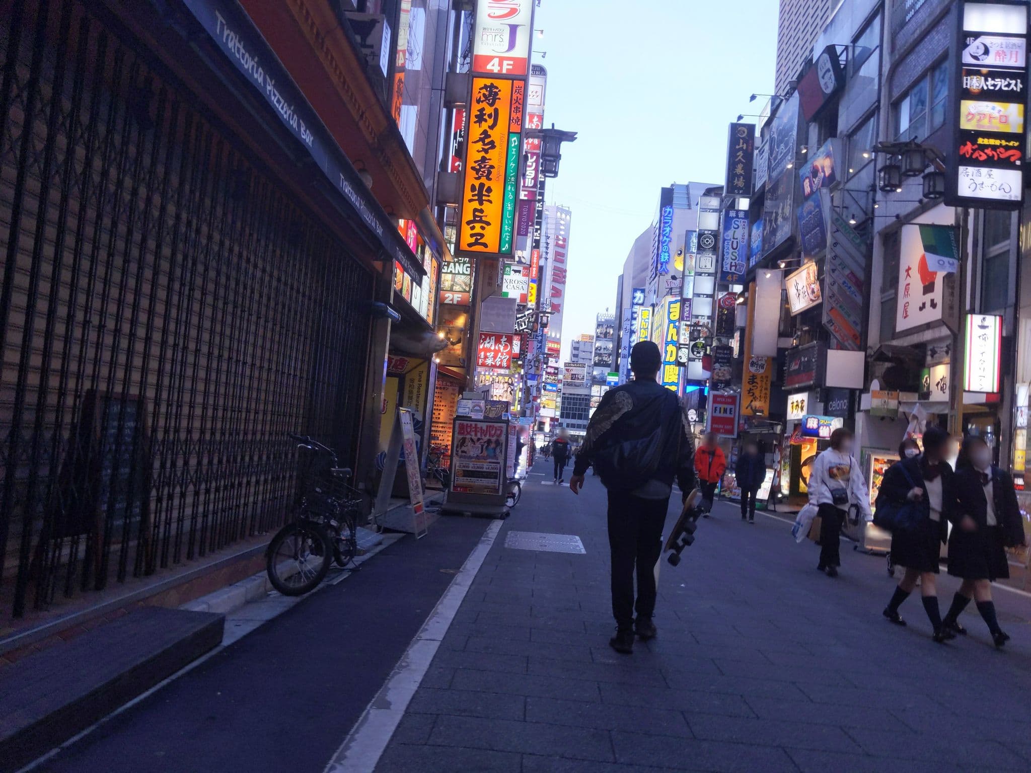 Street view near サウナ＆カプセルホテル ビッグレモン, Kabukicho — © gwalker7 (CC BY-SA · Mapillary)