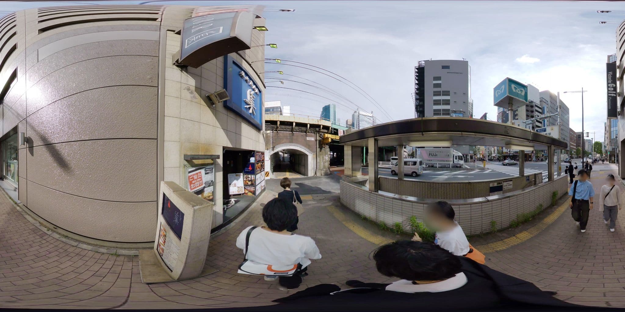 Street view near 相鉄フレッサイン新橋日比谷口, Shinbashi — © akiyoshiii213 (CC BY-SA · Mapillary)