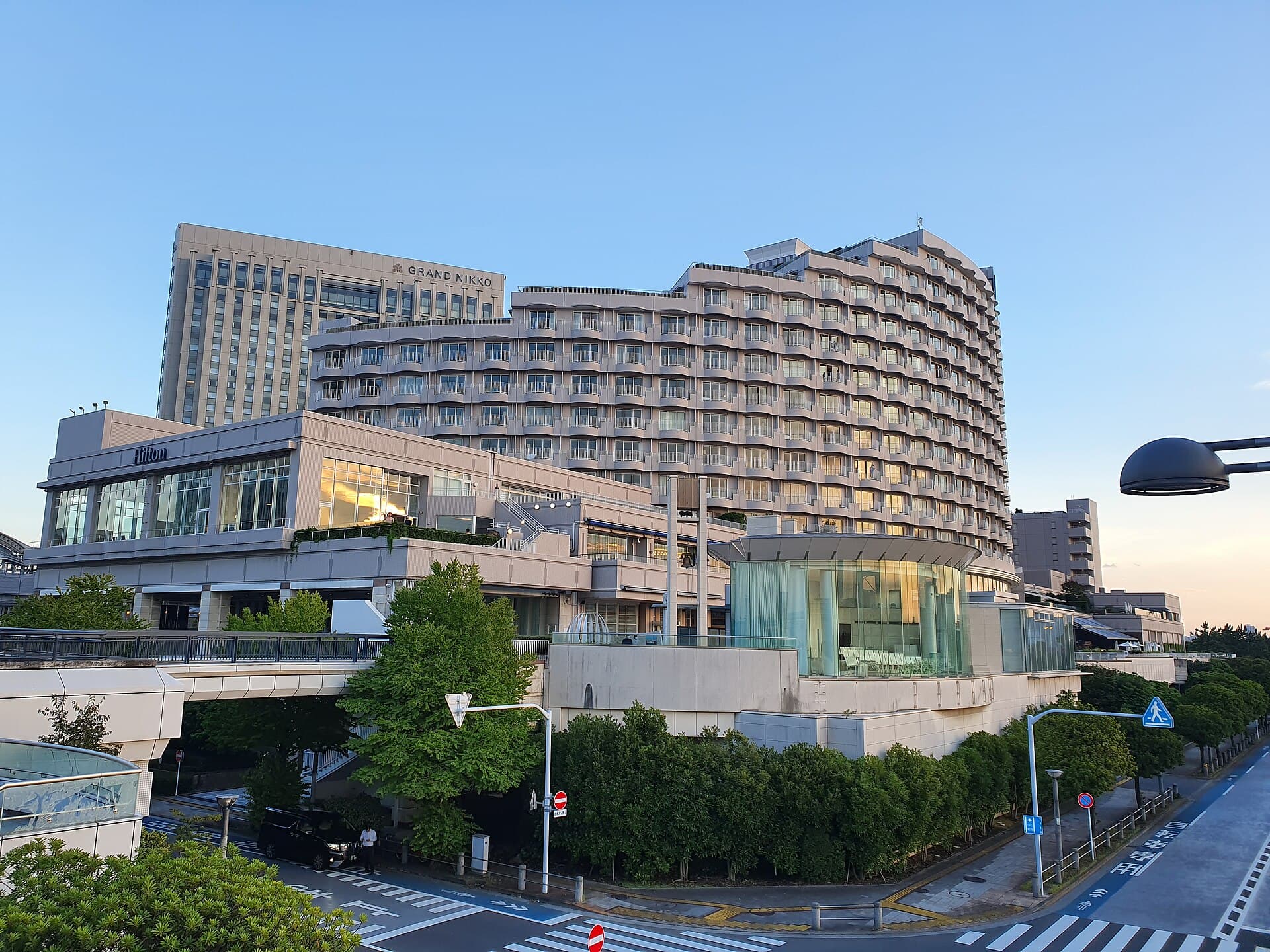 ヒルトン東京お台場 (Hilton Tokyo Odaiba) (via Wikimedia Commons, CC0)