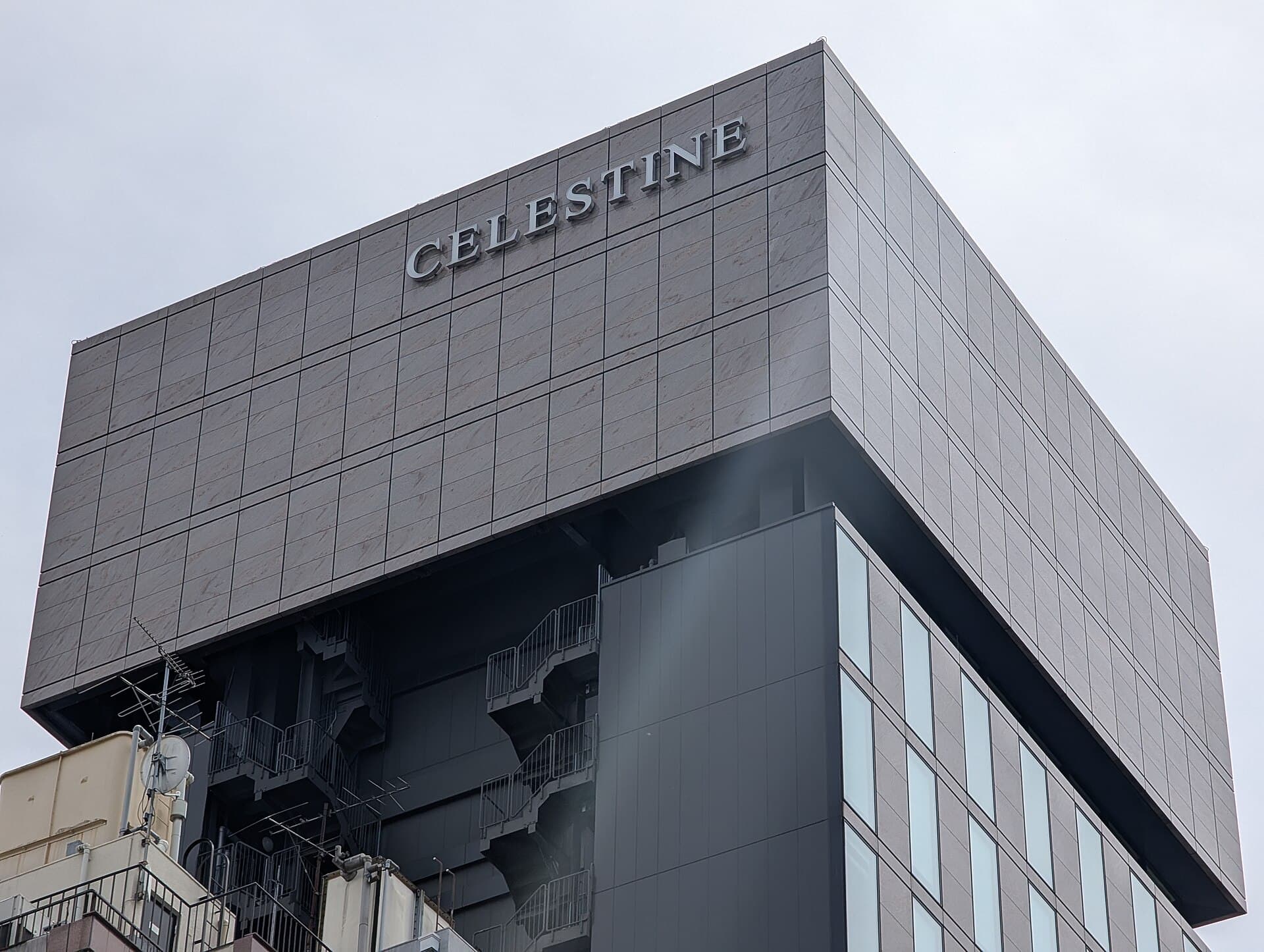 Hotel the Celestine Ginza (via Wikimedia Commons, CC0)