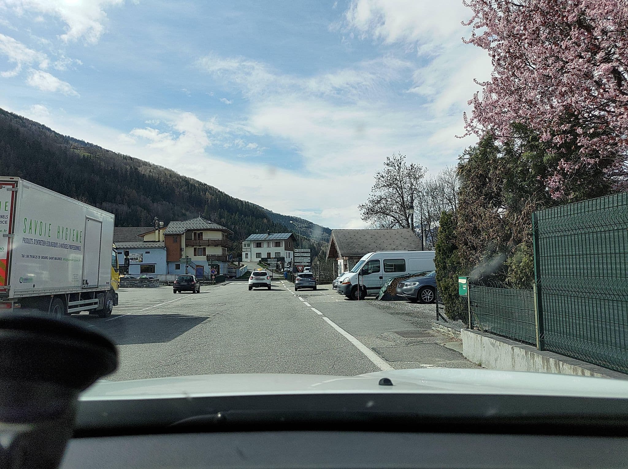 Street view near L'Alpin Hôtel Restaurant, Bourg-Saint-Maurice — © MatthieuF4FNE (CC BY-SA · Mapillary)