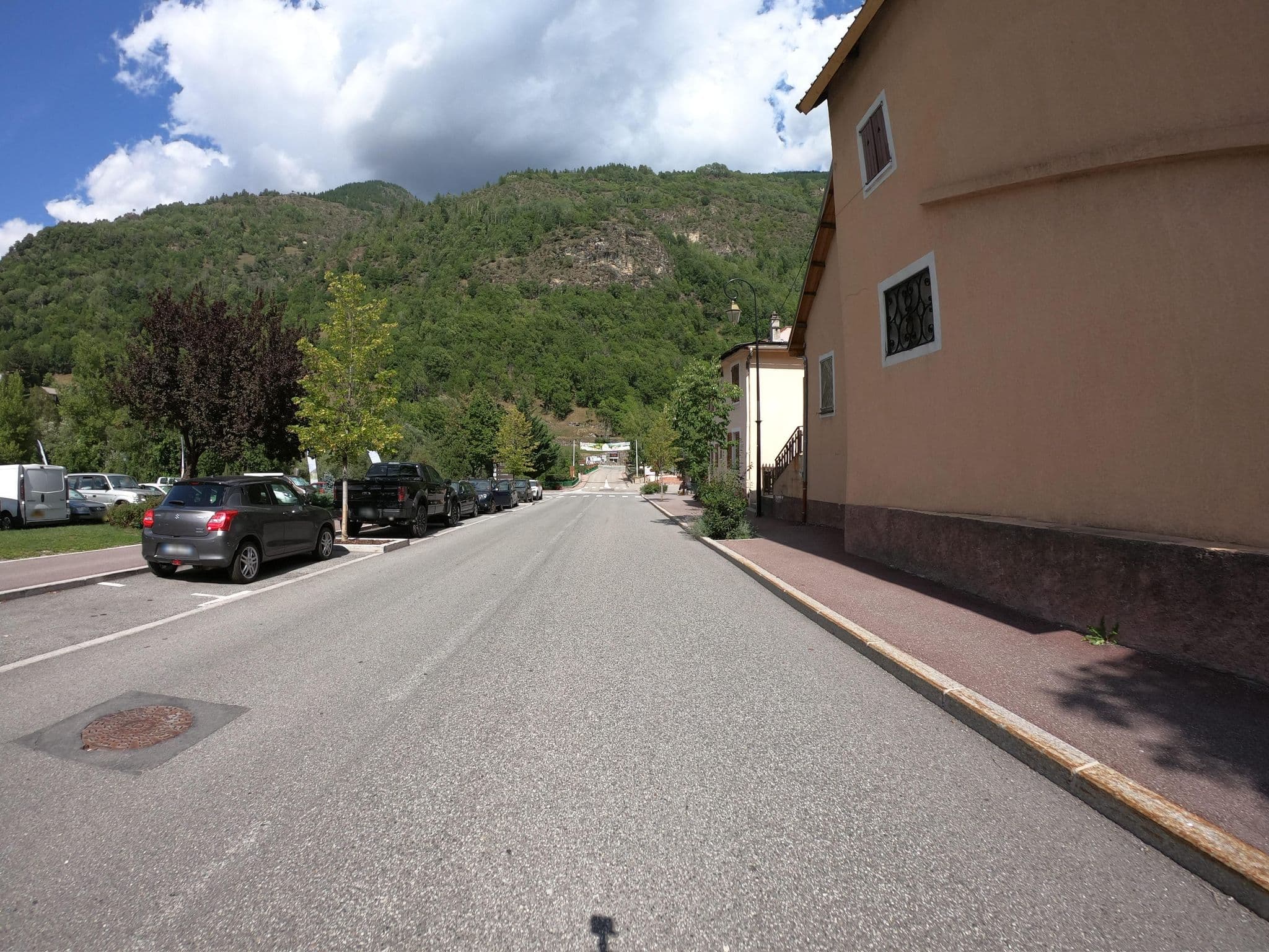 Street view near Lou Ben Manja, Saint-Étienne-de-Tinée — © joostjakob (CC BY-SA · Mapillary)