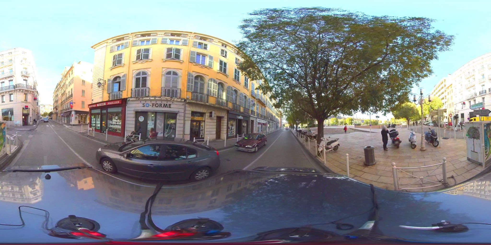 Street view near Hôtel Bonaparte, Toulon — © simmergis (CC BY-SA · Mapillary)
