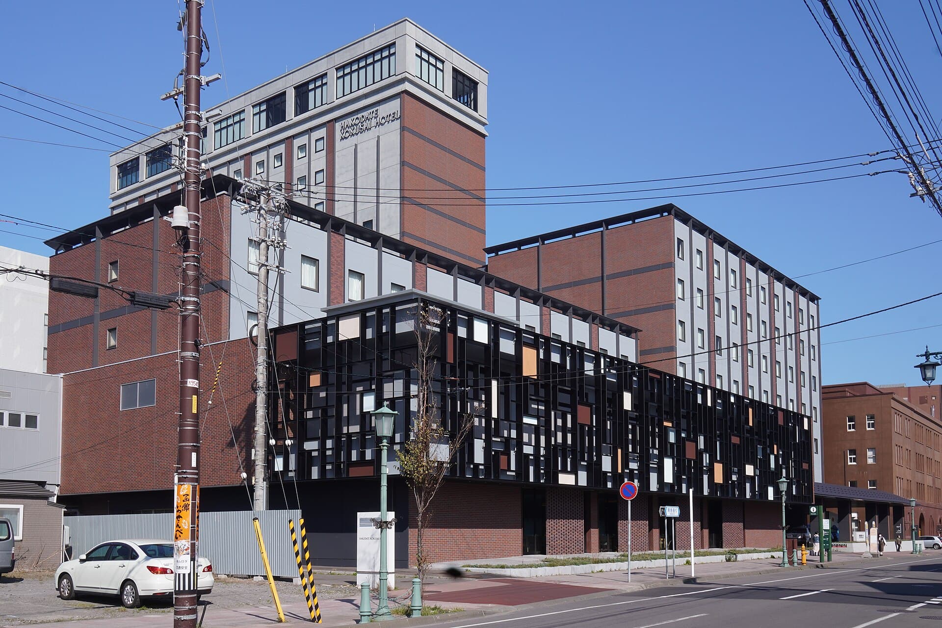 函館国際ホテル (Hakodate Kokusai Hotel) (via Wikimedia Commons, CC BY-SA 4.0)