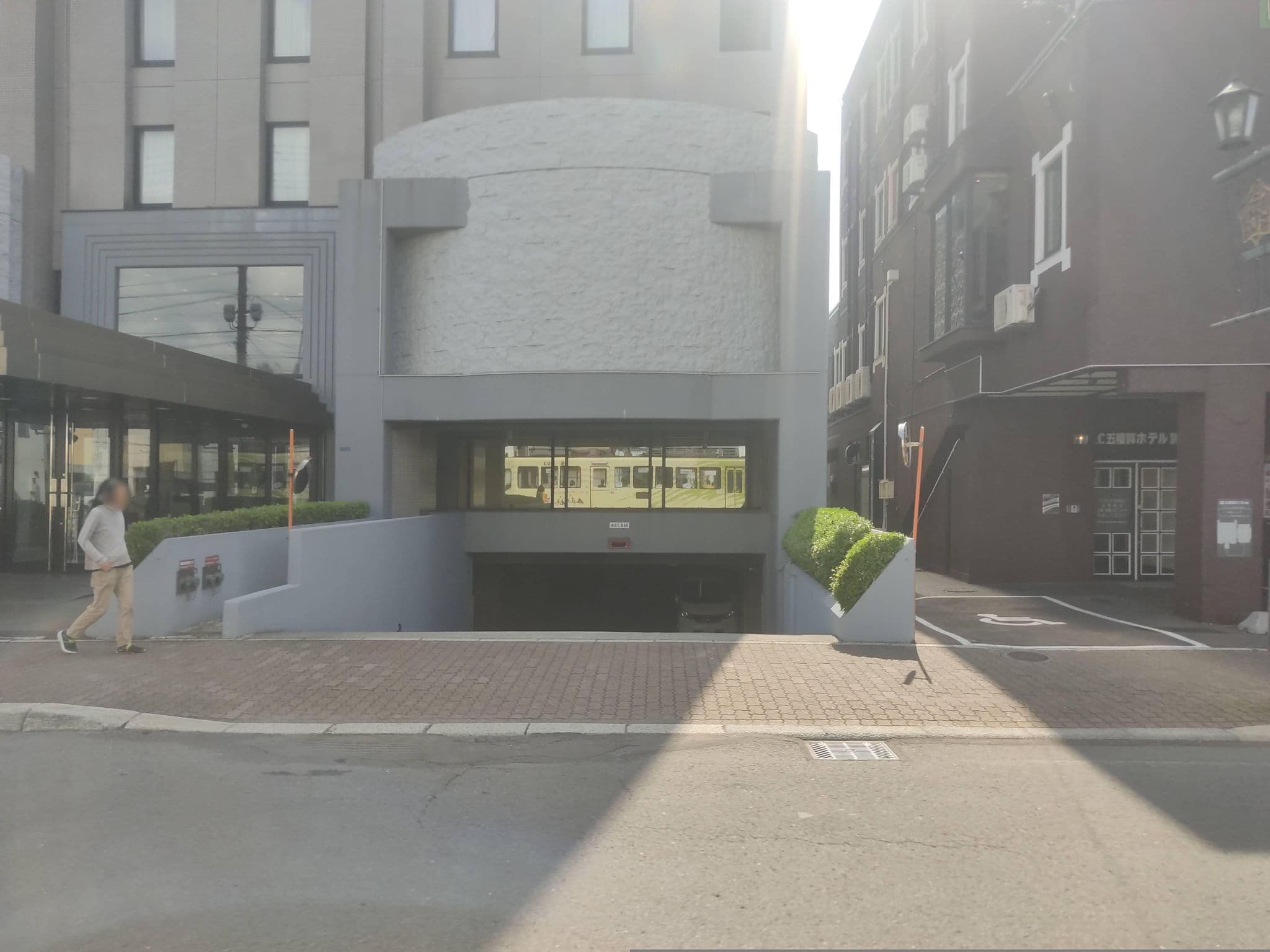 Street view near ドーミーインEXPRESS函館五稜郭, Hakodate — © tonoyamatanken (CC BY-SA · Mapillary)
