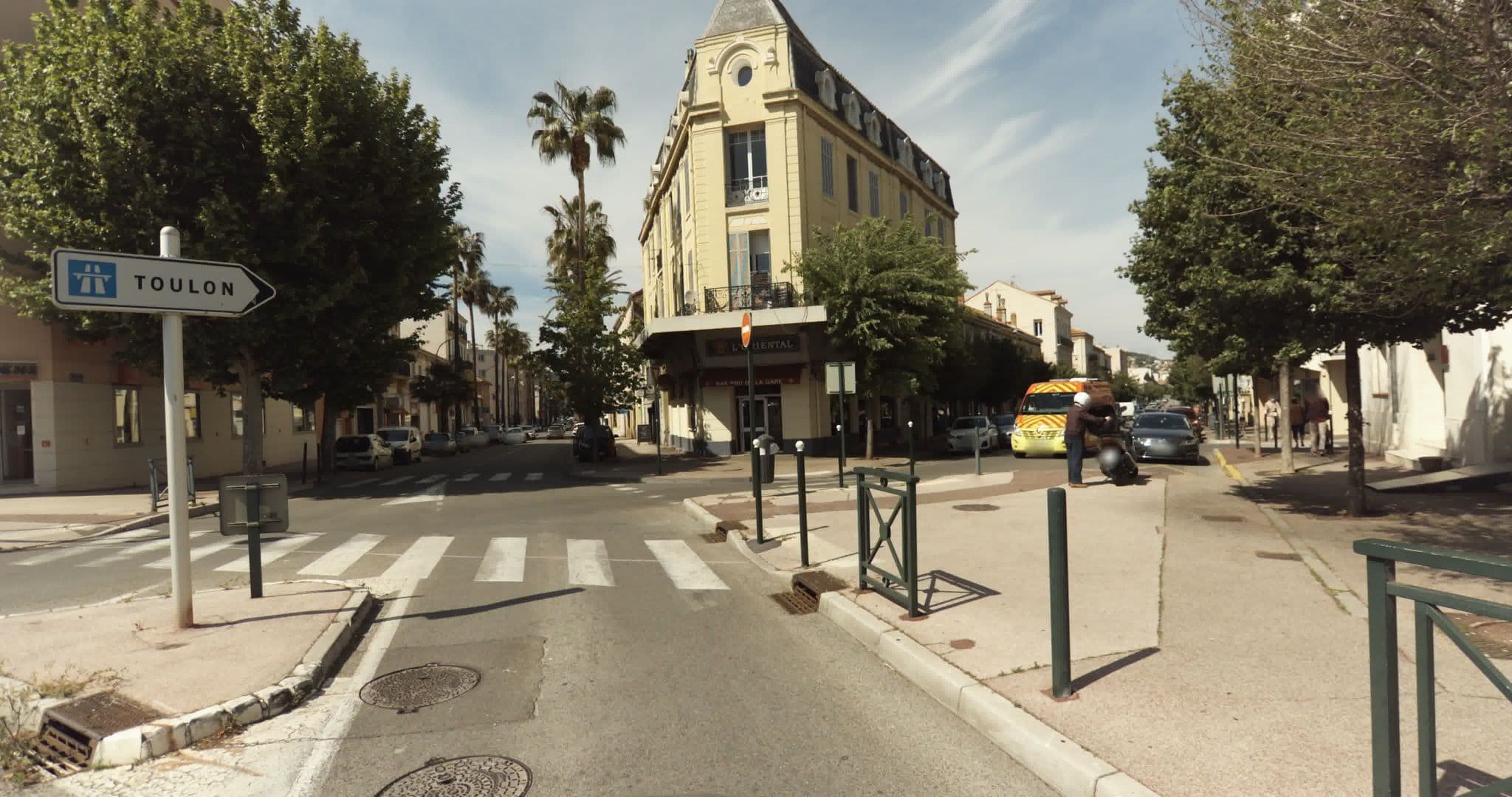 Street view near Ibis Styles, Hyères — © sogefi (CC BY-SA · Mapillary)