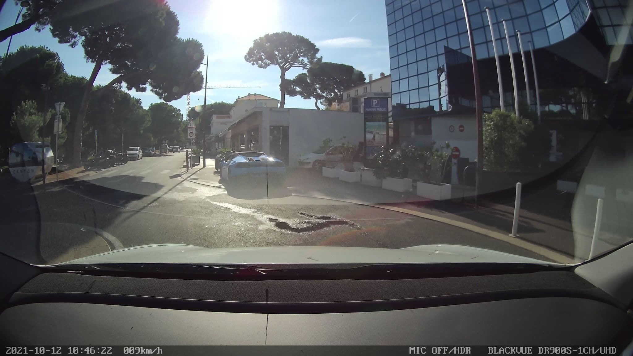 Street view near Garden Beach Hotel, Juan-les-Pins — © till (CC BY-SA · Mapillary)