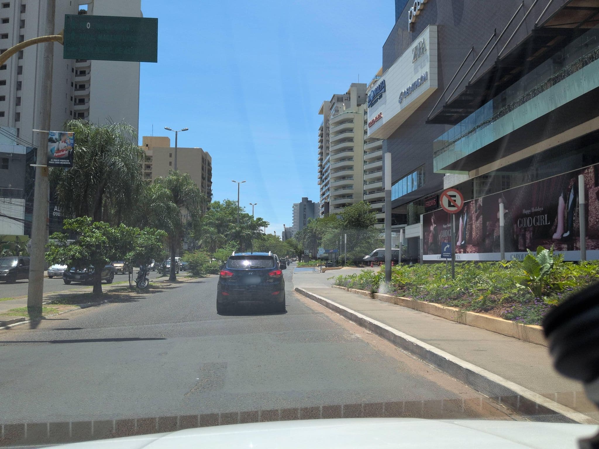 Street view near Lobby Bar Sheraton, Fernando de la Mora — © jjorrge (CC BY-SA · Mapillary)