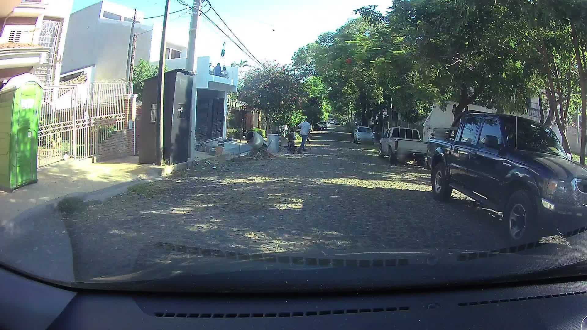 Street view near Acosta Ñu Apart Hotel, Asunción — © ancho85 (CC BY-SA · Mapillary)