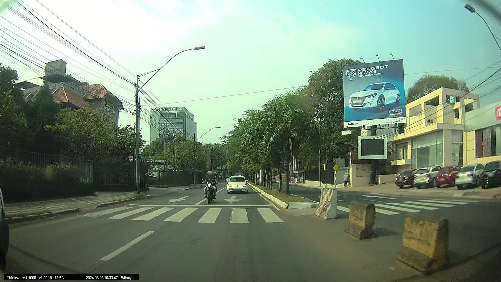 Street view near Hotel Villa Morra Suites, Asunción — © ancho85 (CC BY-SA · Mapillary)