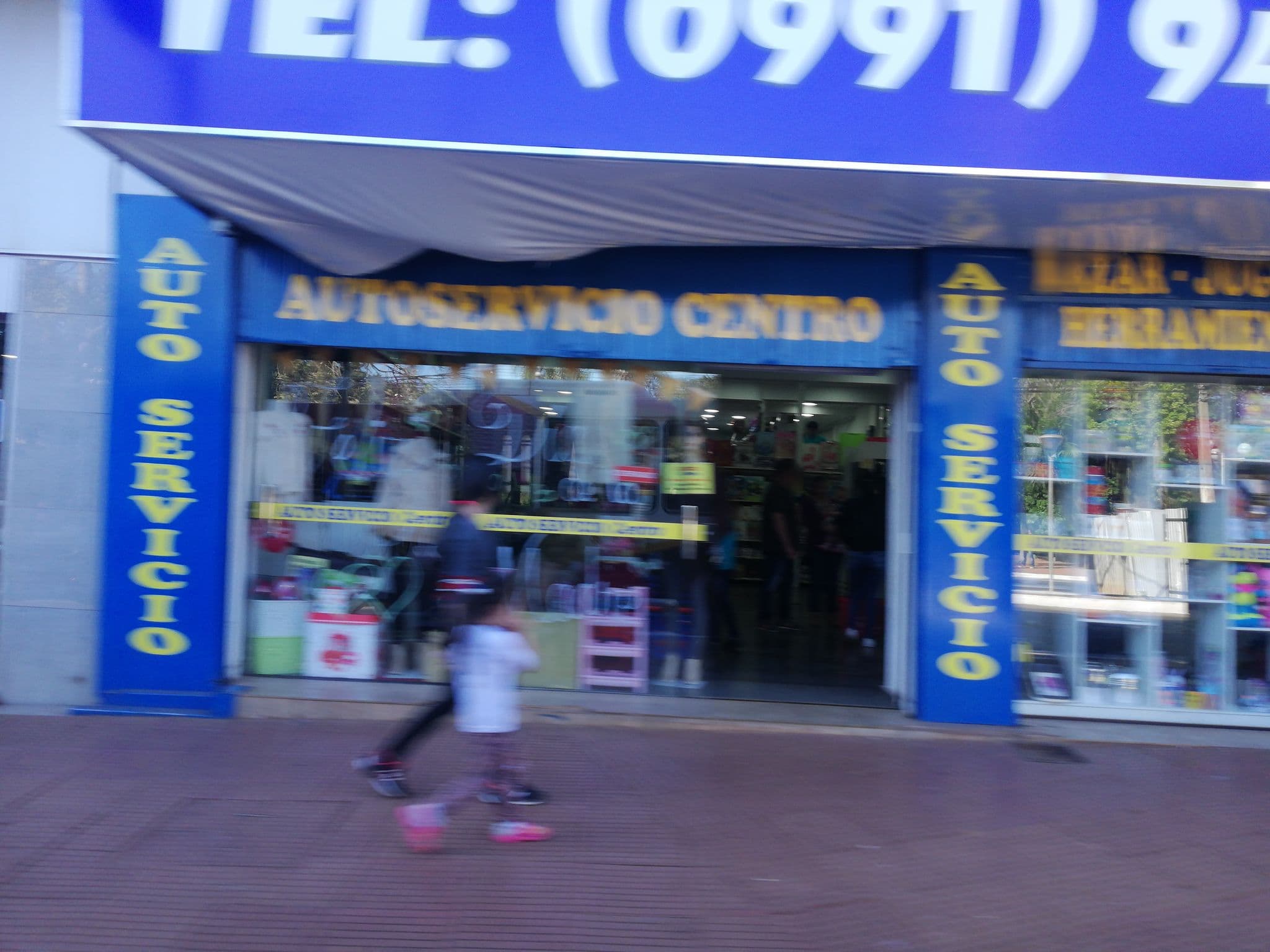 Street view near Mi Abuela Hotel, Ciudad del Este — © carlosbrys (CC BY-SA · Mapillary)