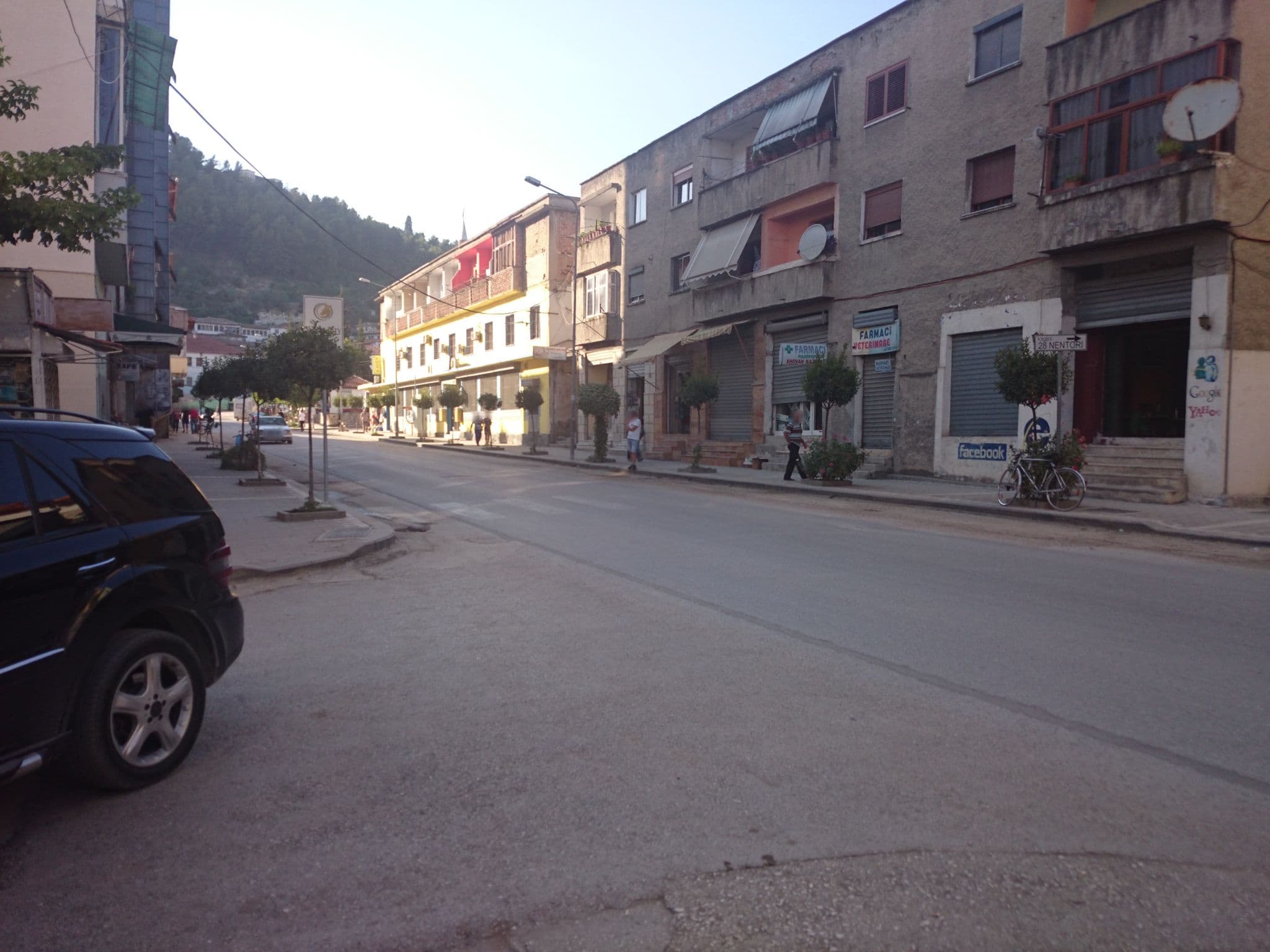 Street view near Antipatria Hotel, Berat — © ebel (CC BY-SA · Mapillary)