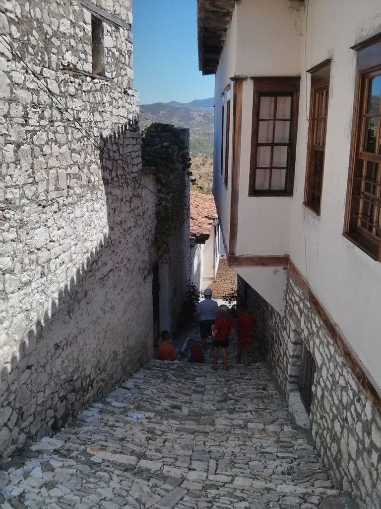 Street view near Guesthouse Genti, Berat — © janvanbekkum (CC BY-SA · Mapillary)