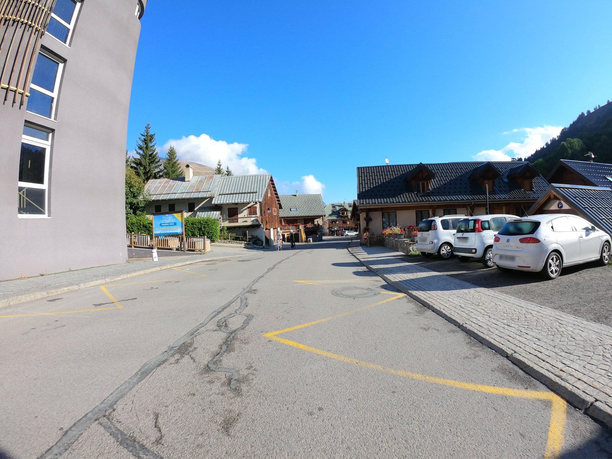 Street view near L'Ancolie, Valloire