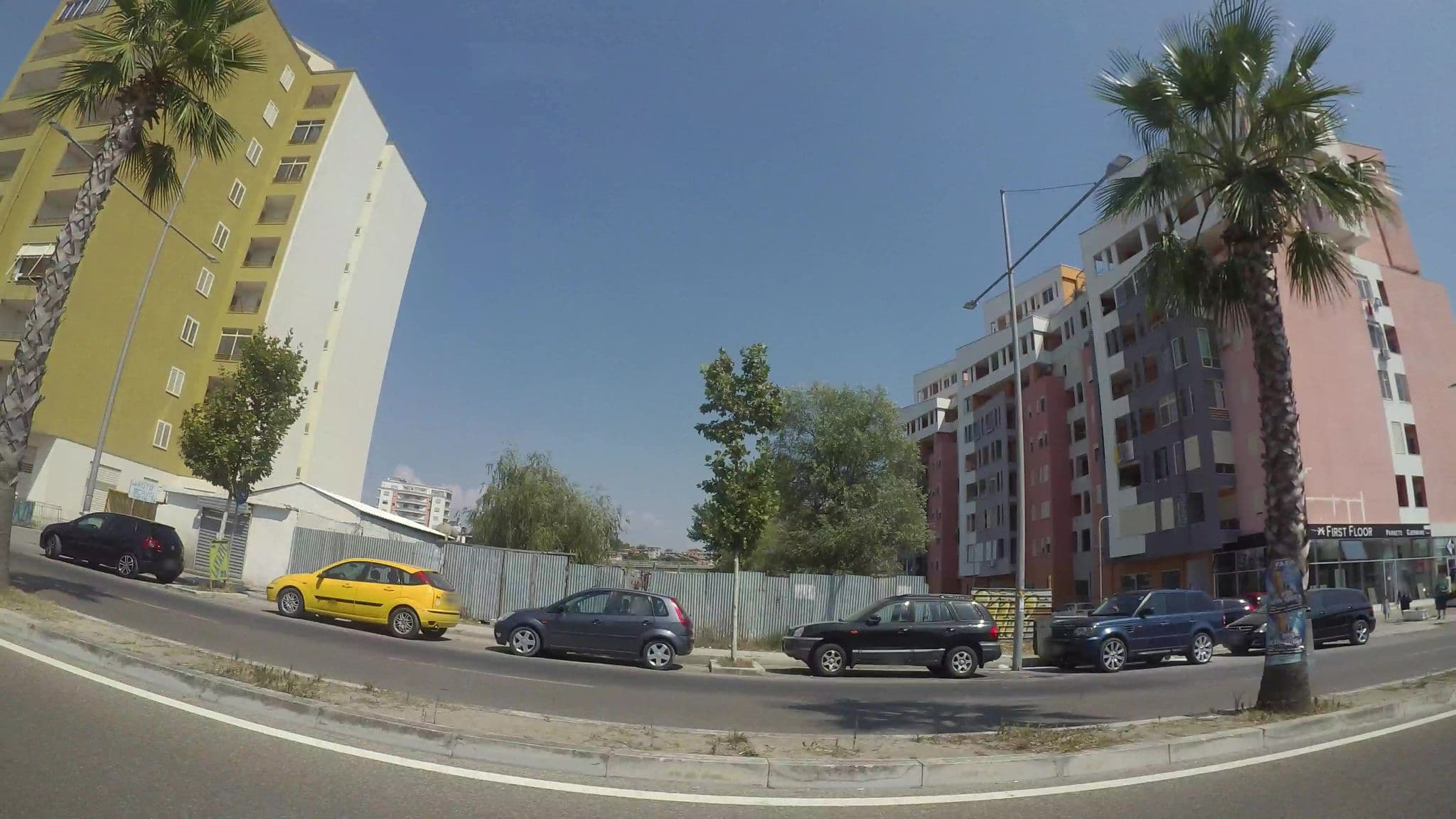 Street view near Bral Apartaments, Rrashbull — © kaart_3 (CC BY-SA · Mapillary)