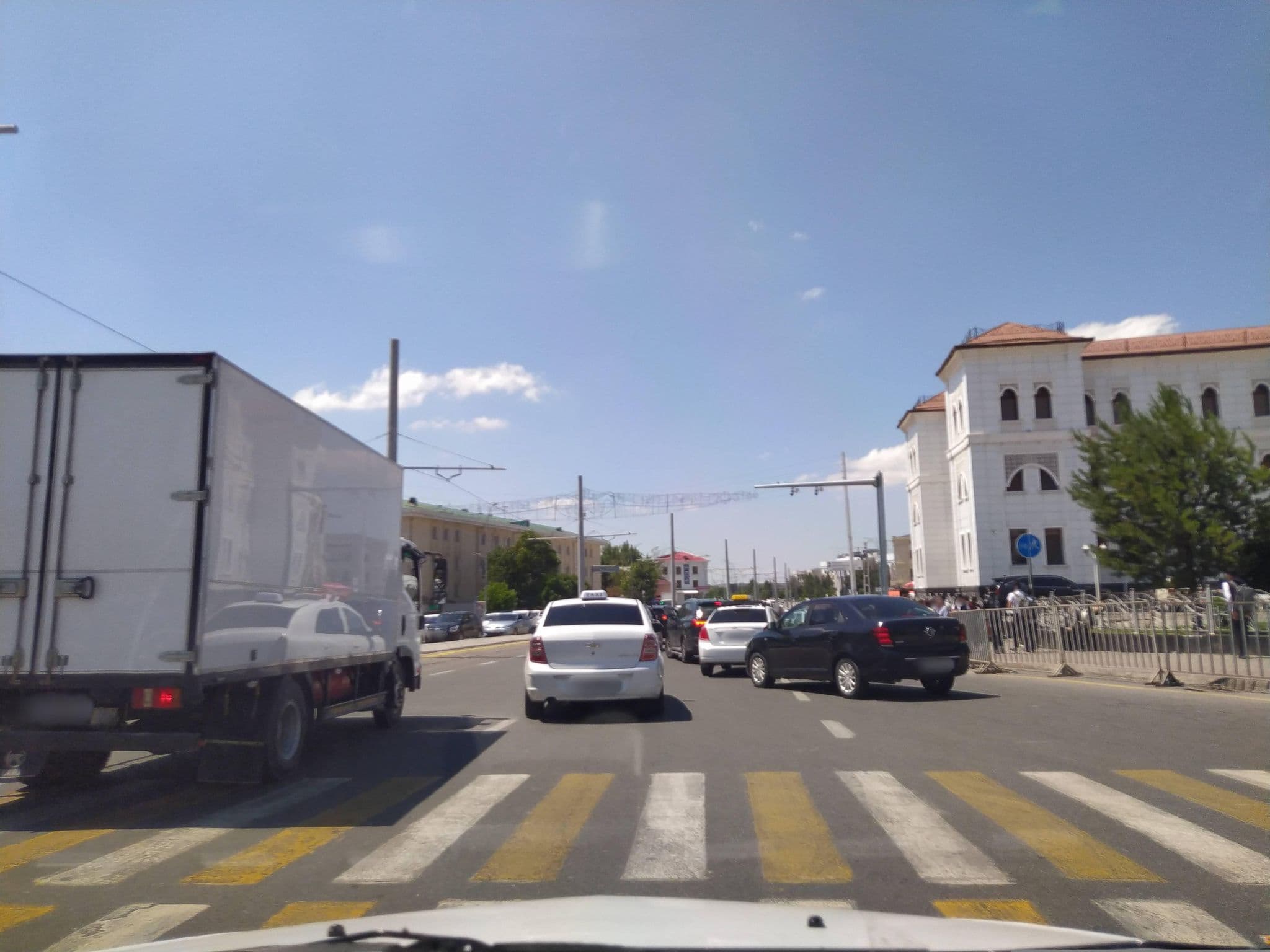 Street view near Бек самаркант hotel, Samarkand — © ZafarDusanov (CC BY-SA · Mapillary)