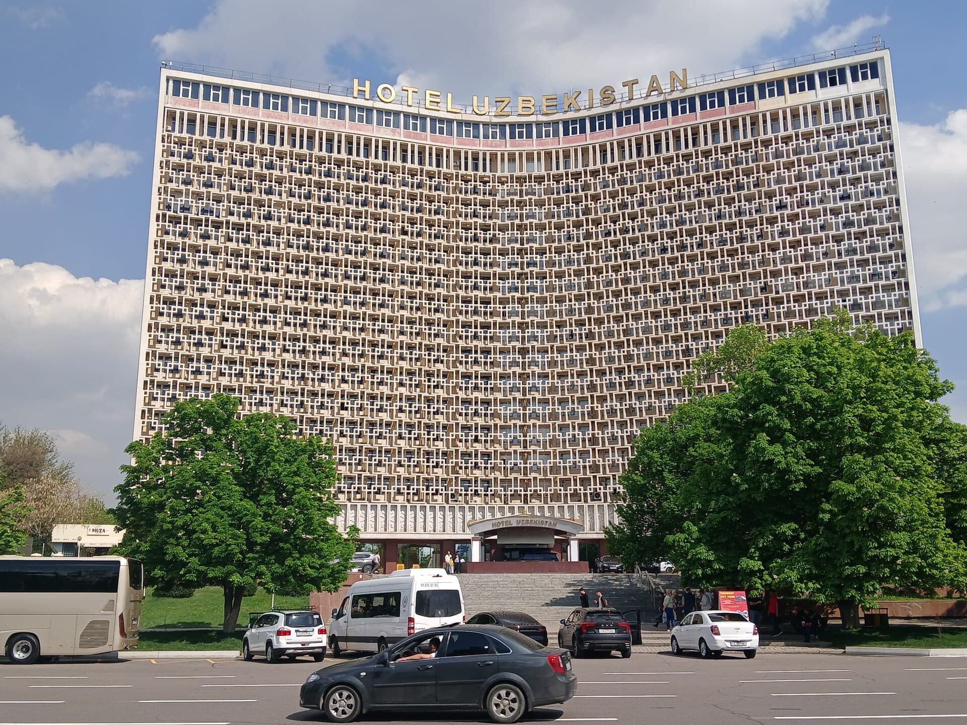 Uzbekistan Hotel (via Wikimedia Commons, CC0)