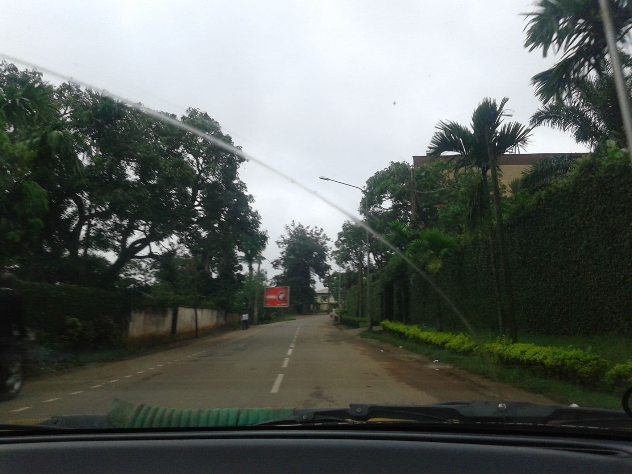Street view near La Villa Des Lys, Yaoundé — © dmepin (CC BY-SA · Mapillary)