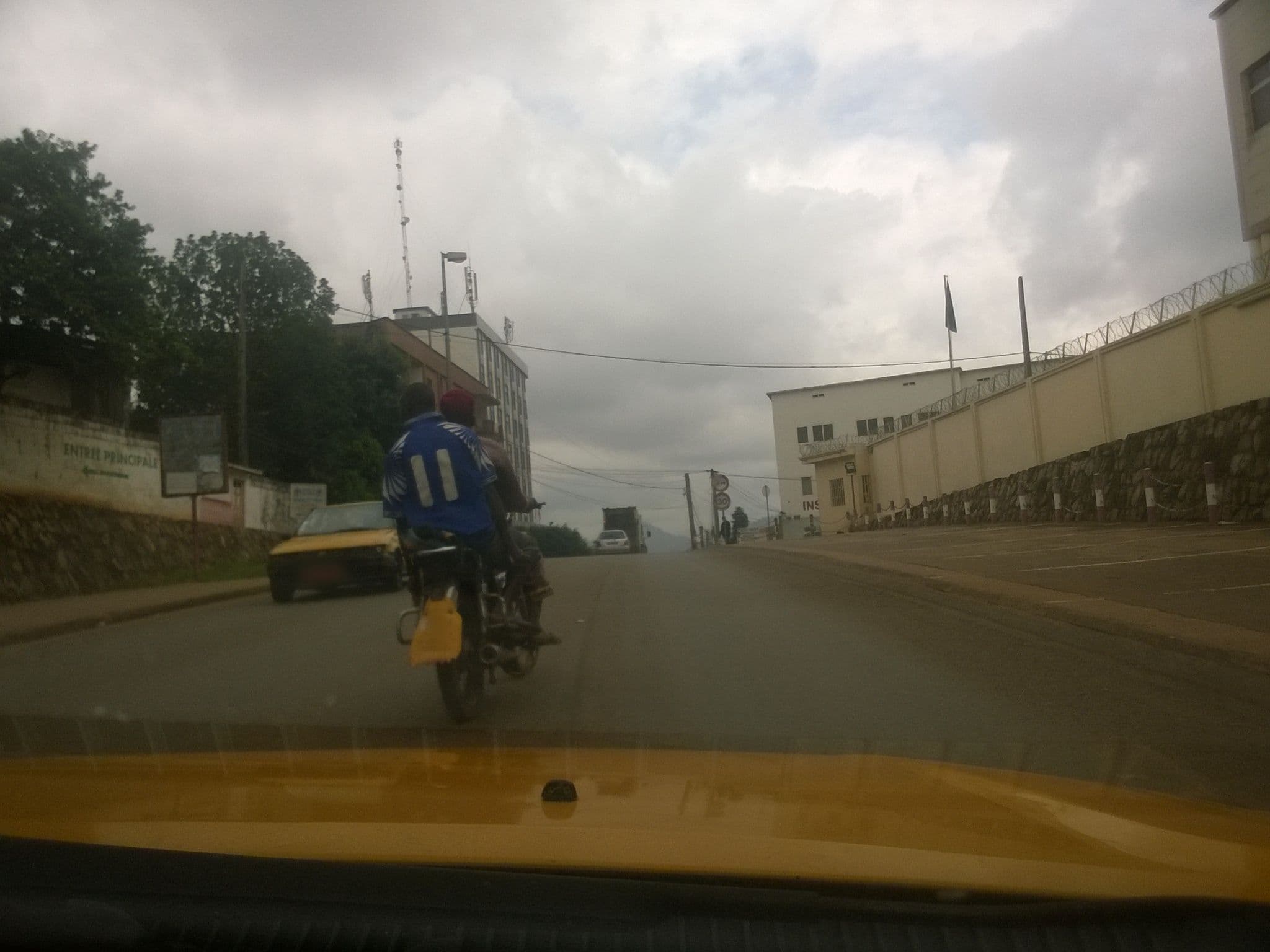 Street view near Aurélia Palace Hôtel, Yaoundé — © seraphin_a (CC BY-SA · Mapillary)