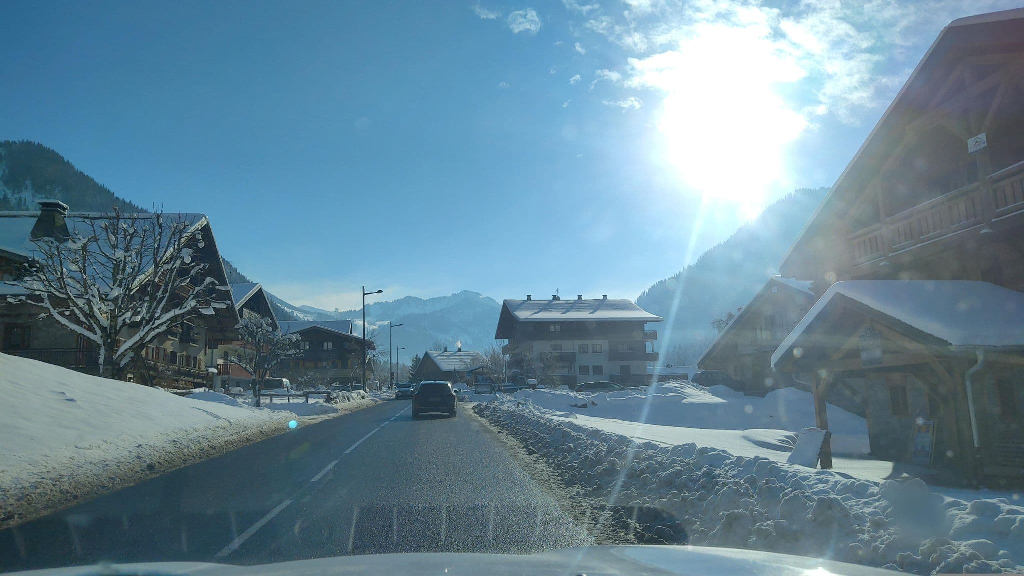 Street view near Les Chalets de la Panthiaz - 2 demi-chalets de 15 personnes au pied des pistes des Portes du Soleil, Châtel — © MatthieuF4FNE (CC BY-SA · Mapillary)