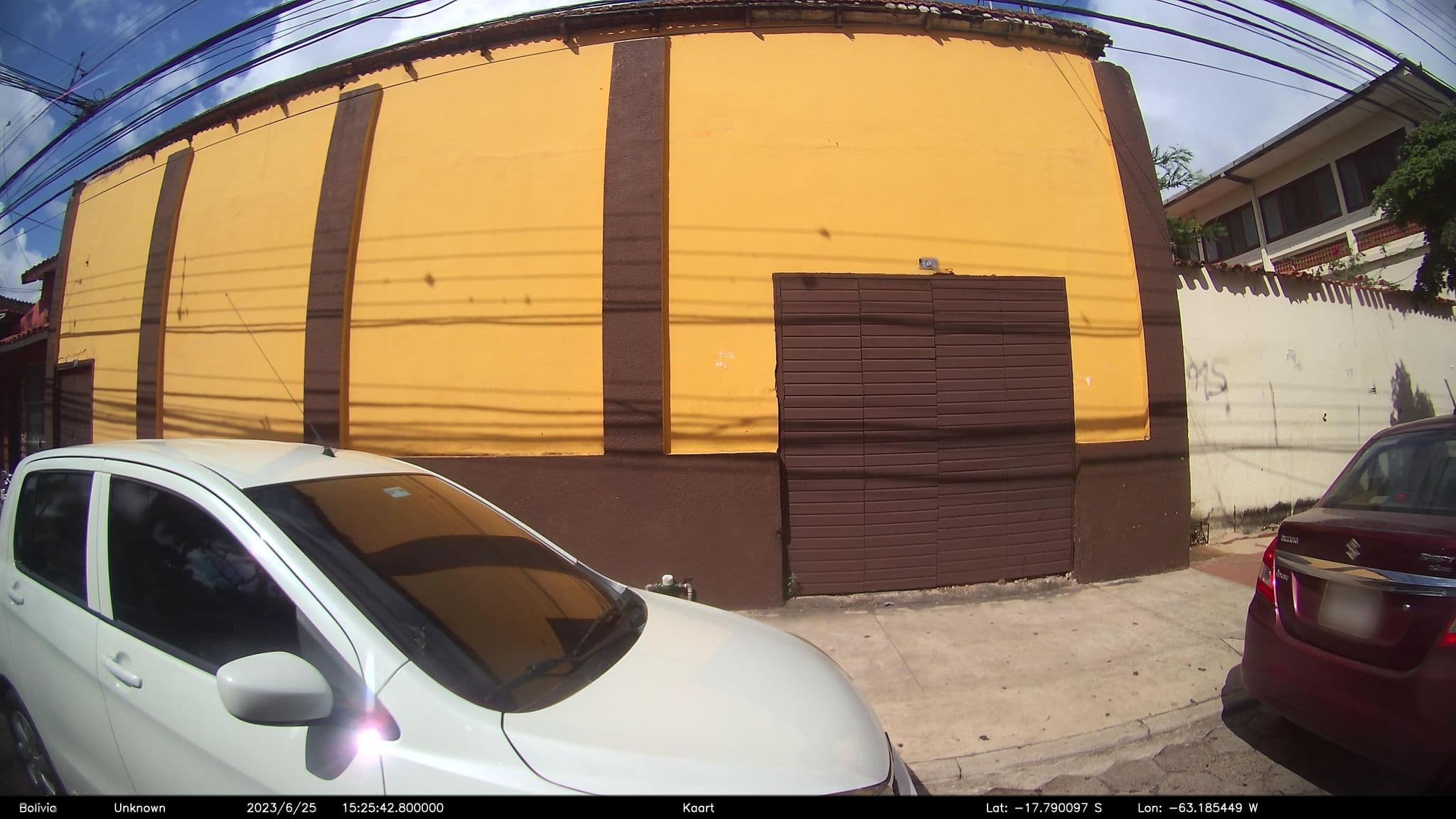 Street view near Hotel Virgen, Santa Cruz de la Sierra — © kaart_2 (CC BY-SA · Mapillary)