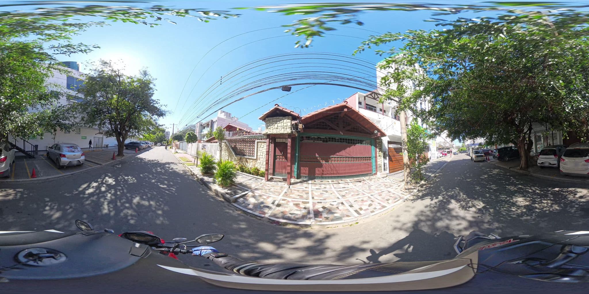 Street view near Hampton Inn by Hilton, Santa Cruz de la Sierra — © Wakamolee (CC BY-SA · Mapillary)