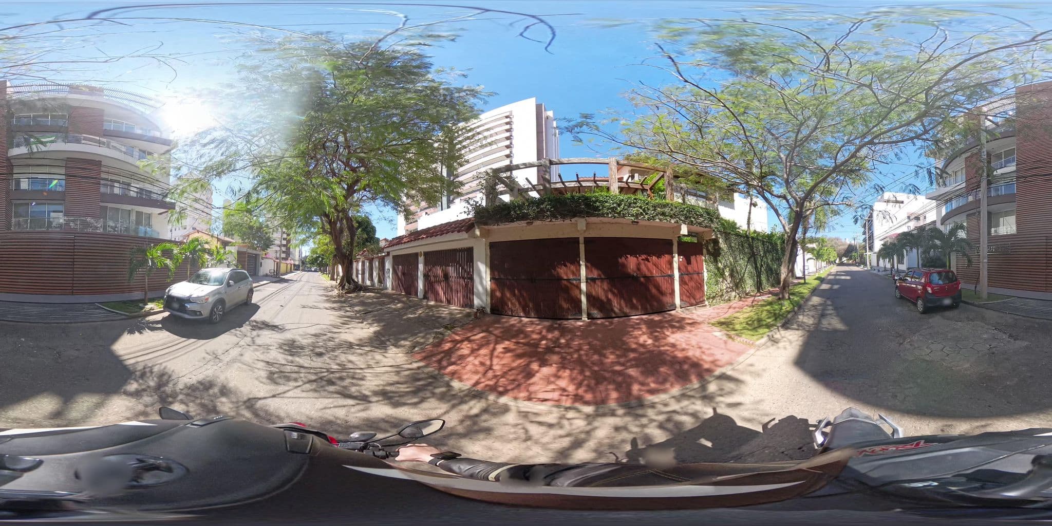 Street view near La Boutique, Santa Cruz de la Sierra — © Wakamolee (CC BY-SA · Mapillary)
