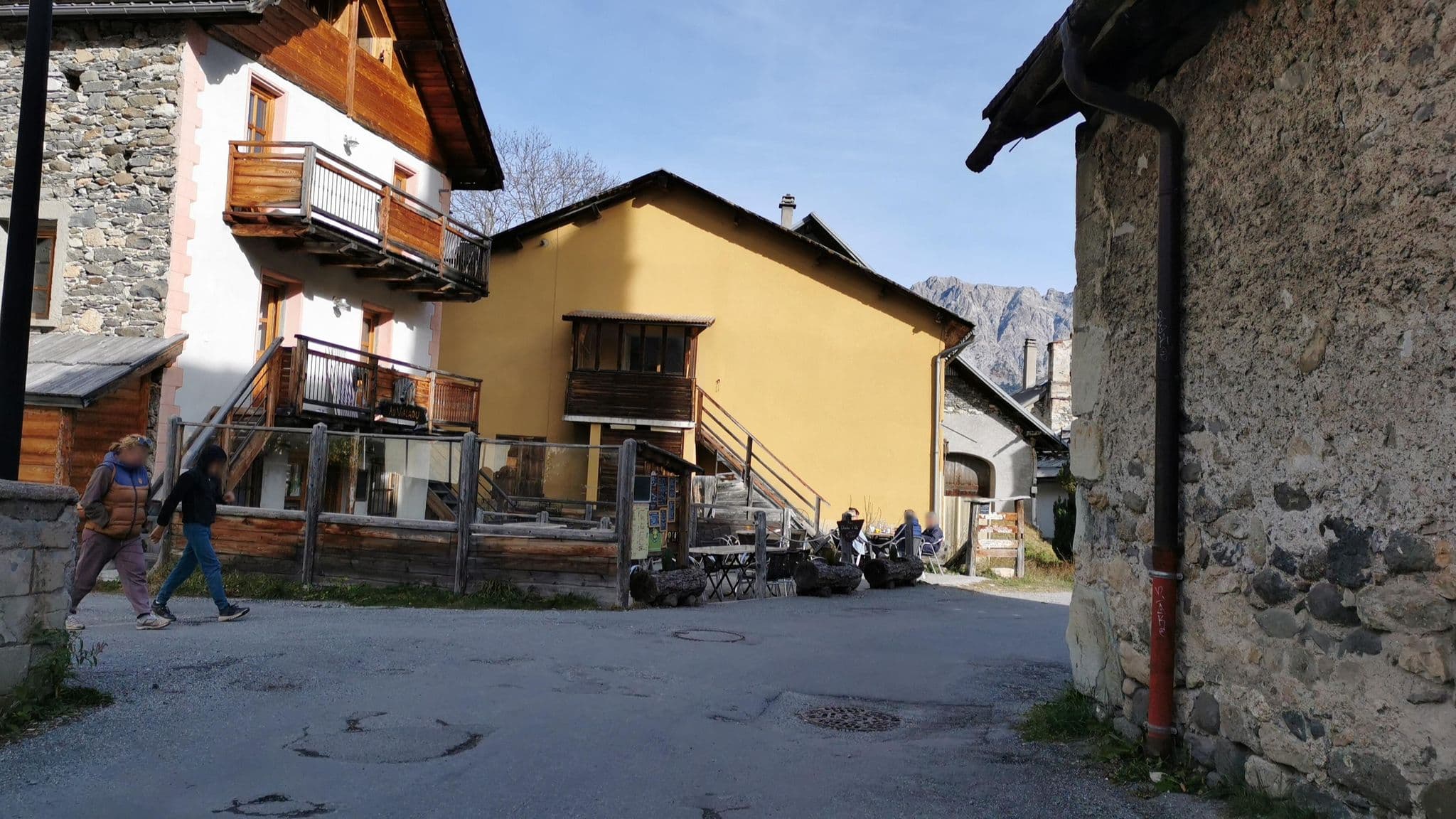 Street view near Coeur Clarée, Villeneuve — © tartine78 (CC BY-SA · Mapillary)