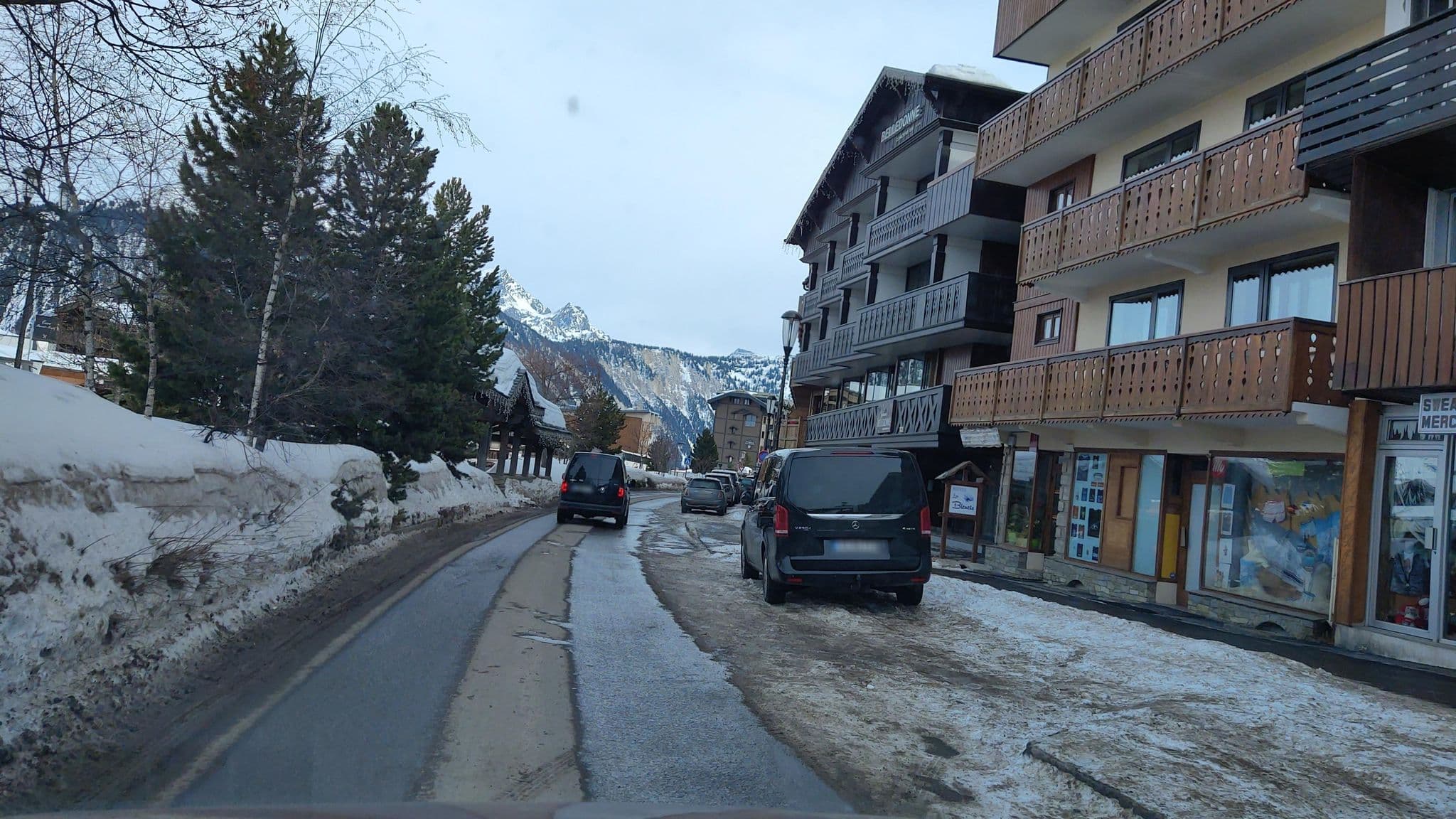 Street view near Hôtel Les Bleuets, Courchevel — © MatthieuF4FNE (CC BY-SA · Mapillary)